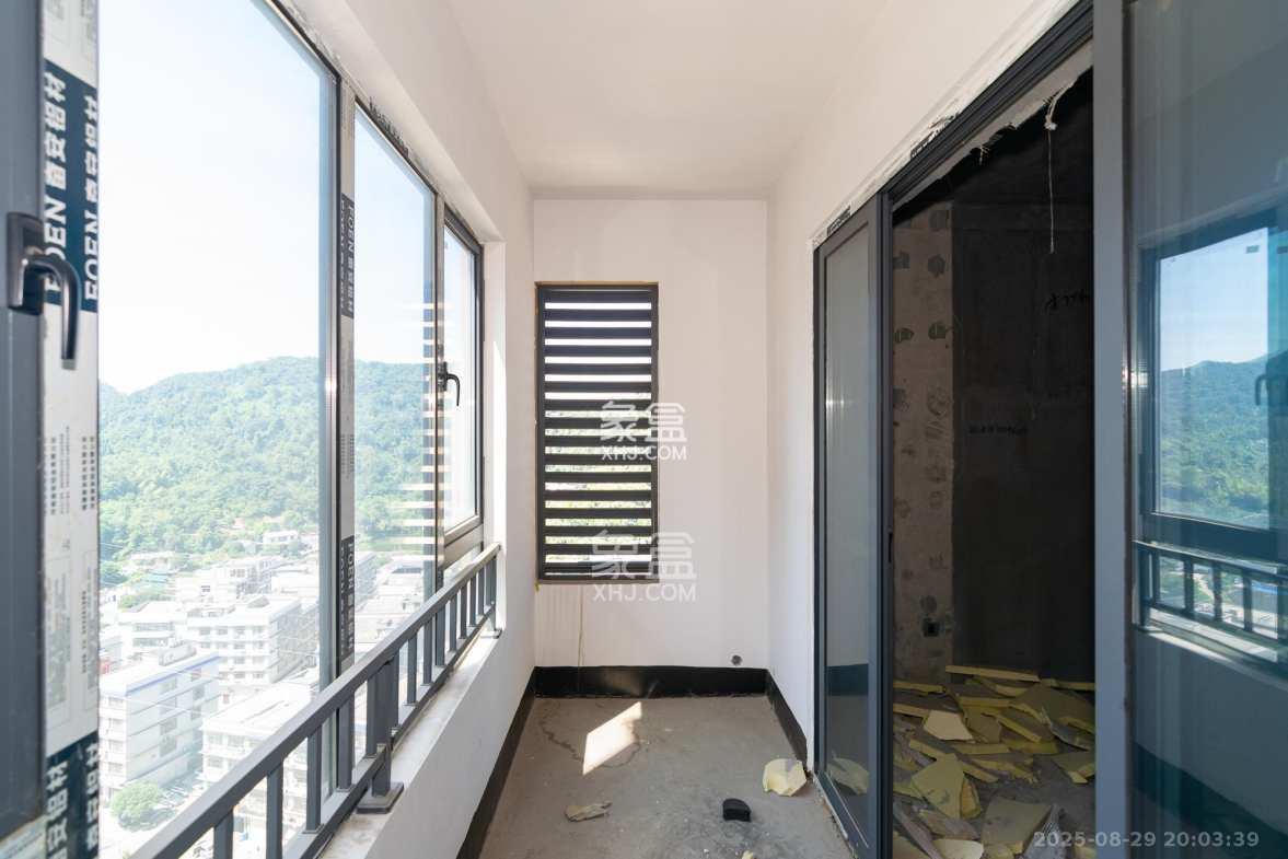 澳海月亮湾 3室2厅2卫 70.0万 澳海月亮湾 3室2厅2卫 70.0万阳台