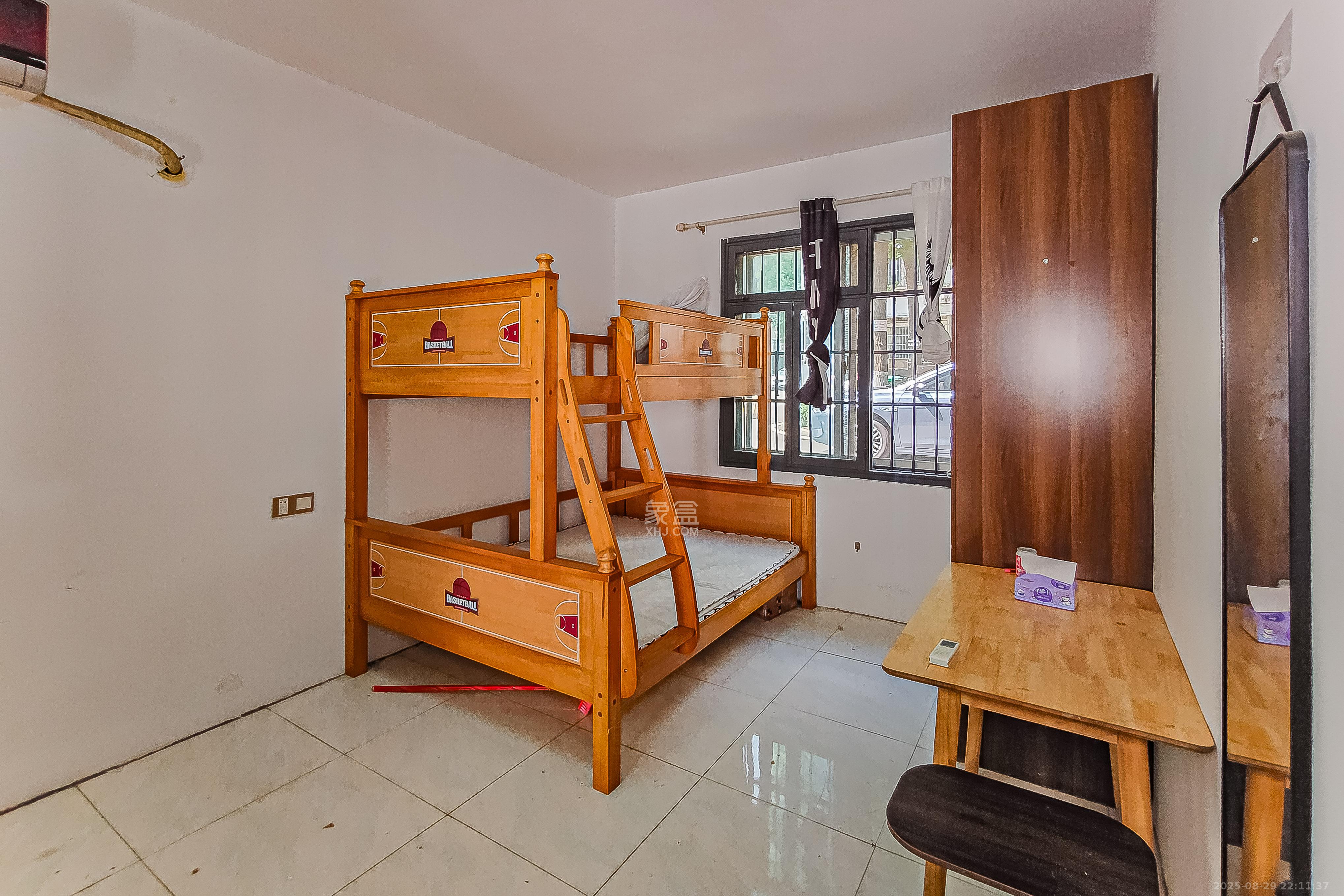 省政府机关梓园住宅区  3室2厅1卫    86.0万卧室