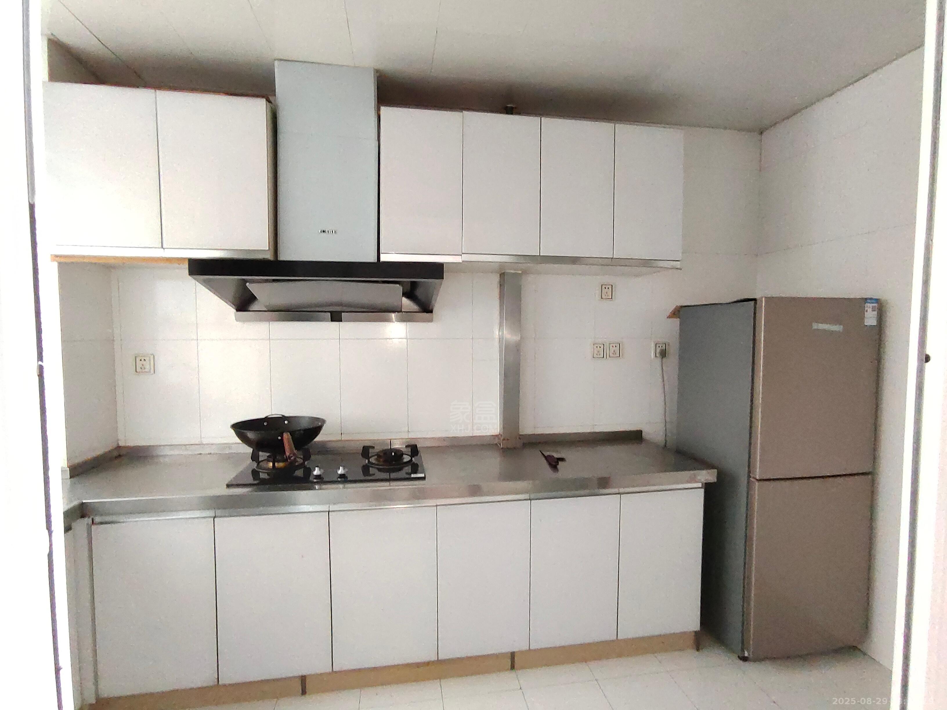 西域名邸 3室2厅2卫 1800.0元/月 西域名邸 3室2厅2卫 1800.0元/月室内图