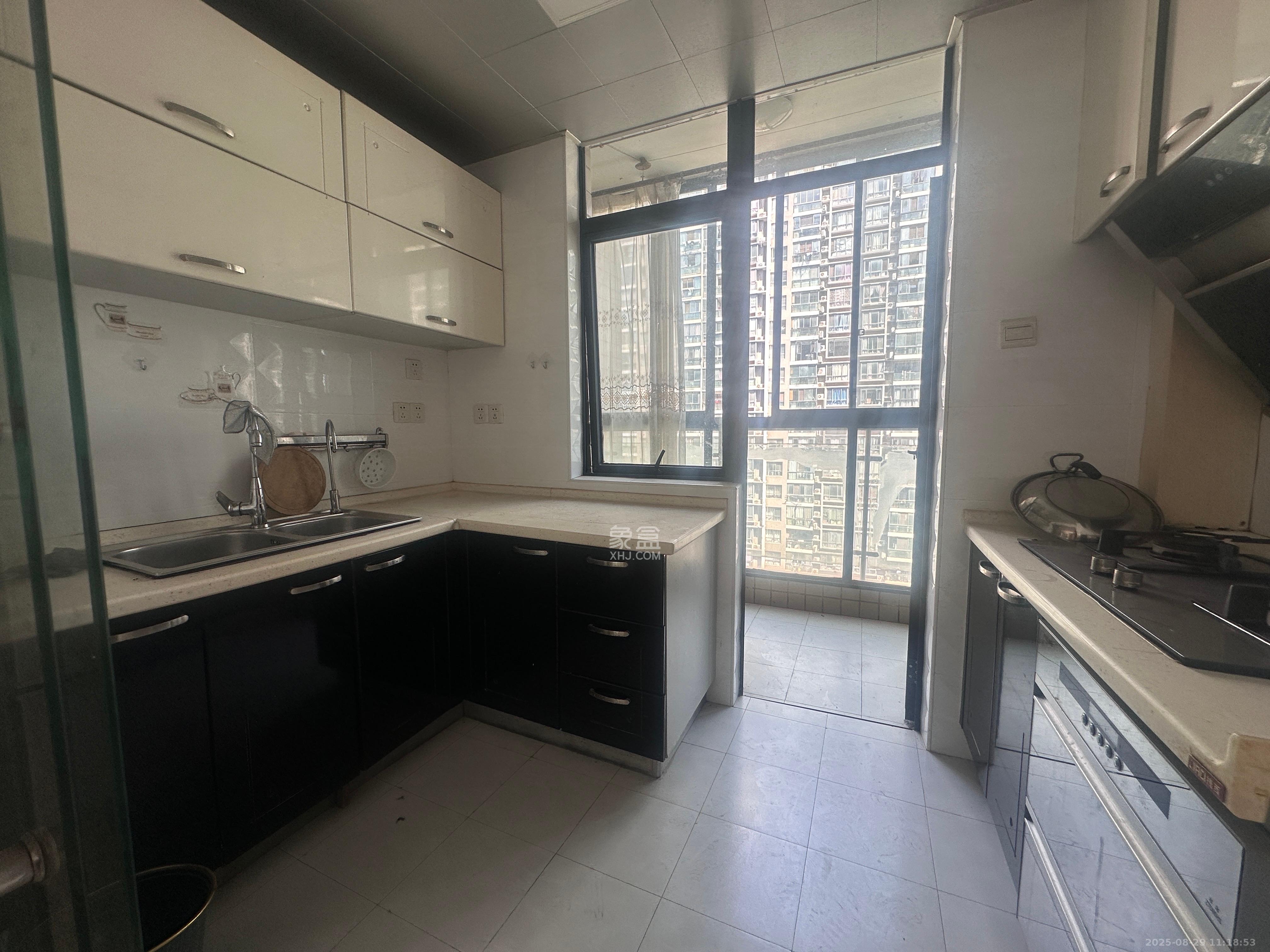 湘江世纪城咏江苑  3室2厅2卫    2600.0元/月 湘江世纪城咏江苑  3室2厅2卫    2600.0元/月室内图