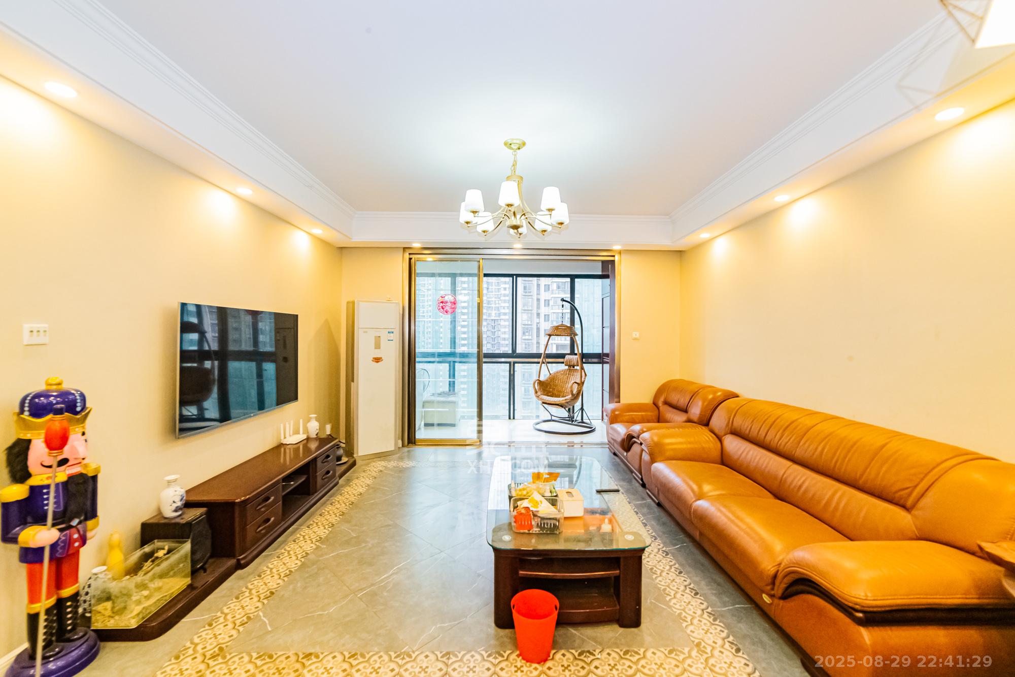 湘江世纪城鸿江苑 4室2厅2卫 150.0万 湘江世纪城鸿江苑 4室2厅2卫 150.0万客厅