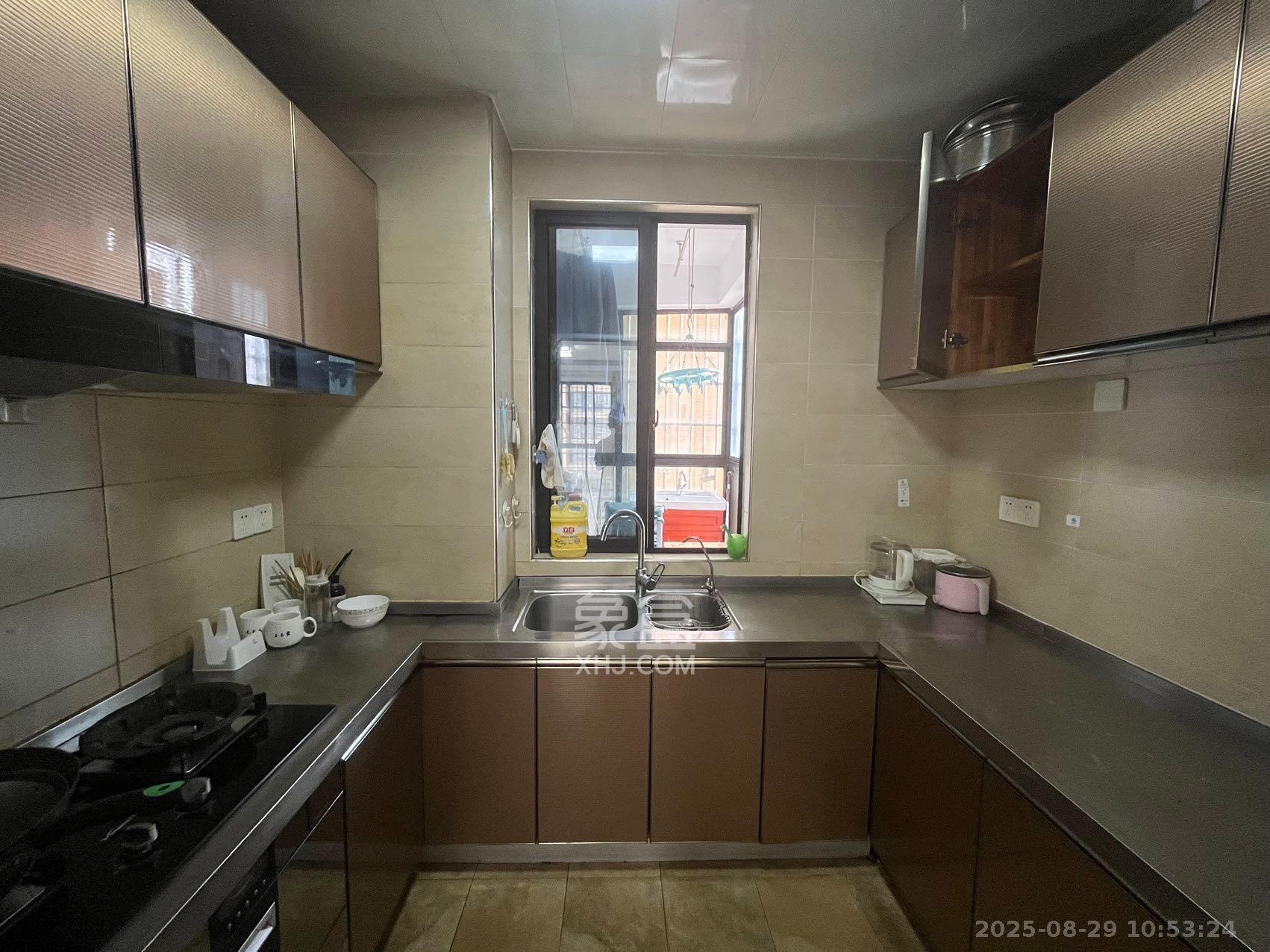 康斯丹郡(融程领秀佳园)  3室2厅1卫    2200.0元/月 康斯丹郡(融程领秀佳园)  3室2厅1卫    2200.0元/月室内图