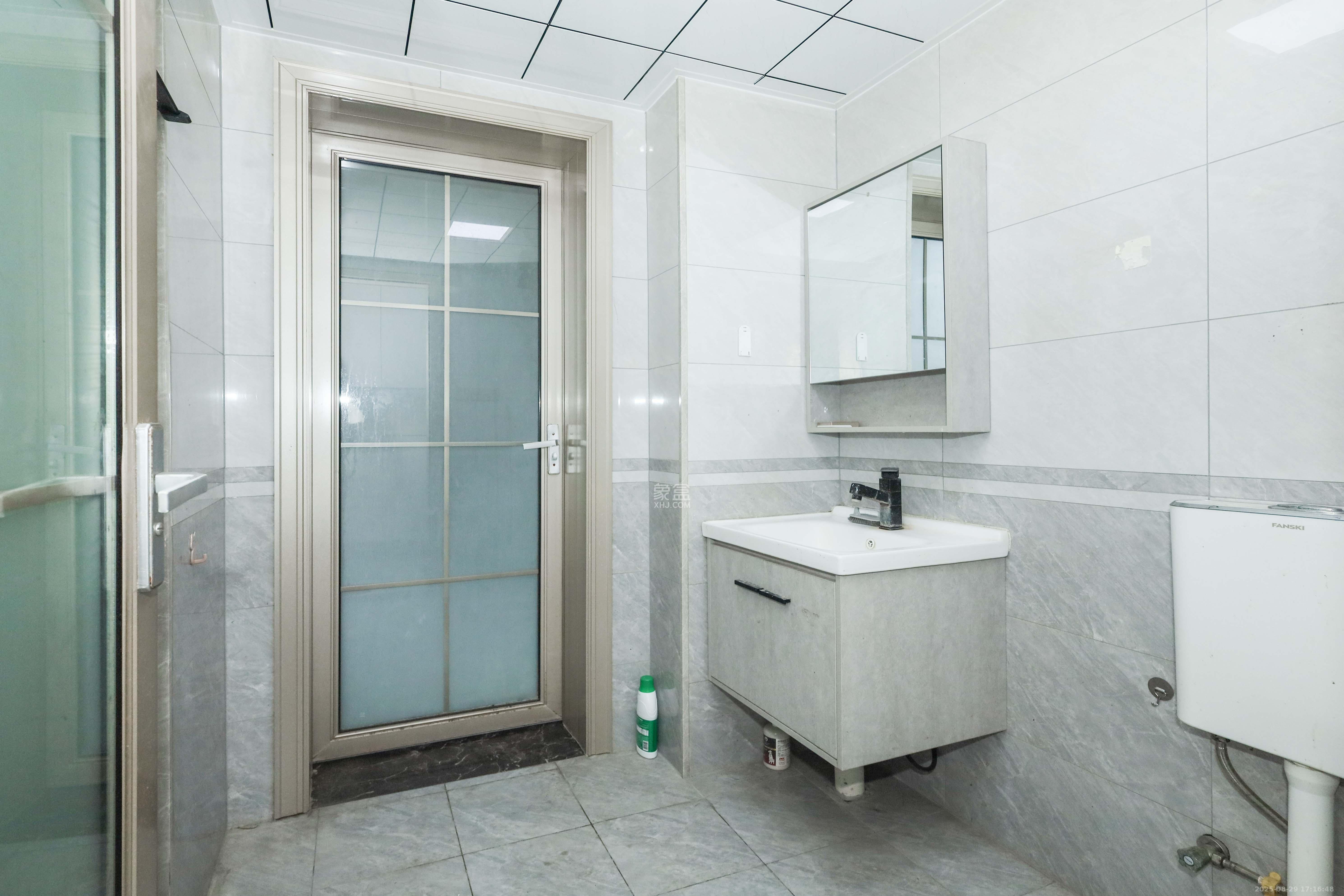 梅溪鑫苑名家  3室2厅1卫    95.0万卫生间