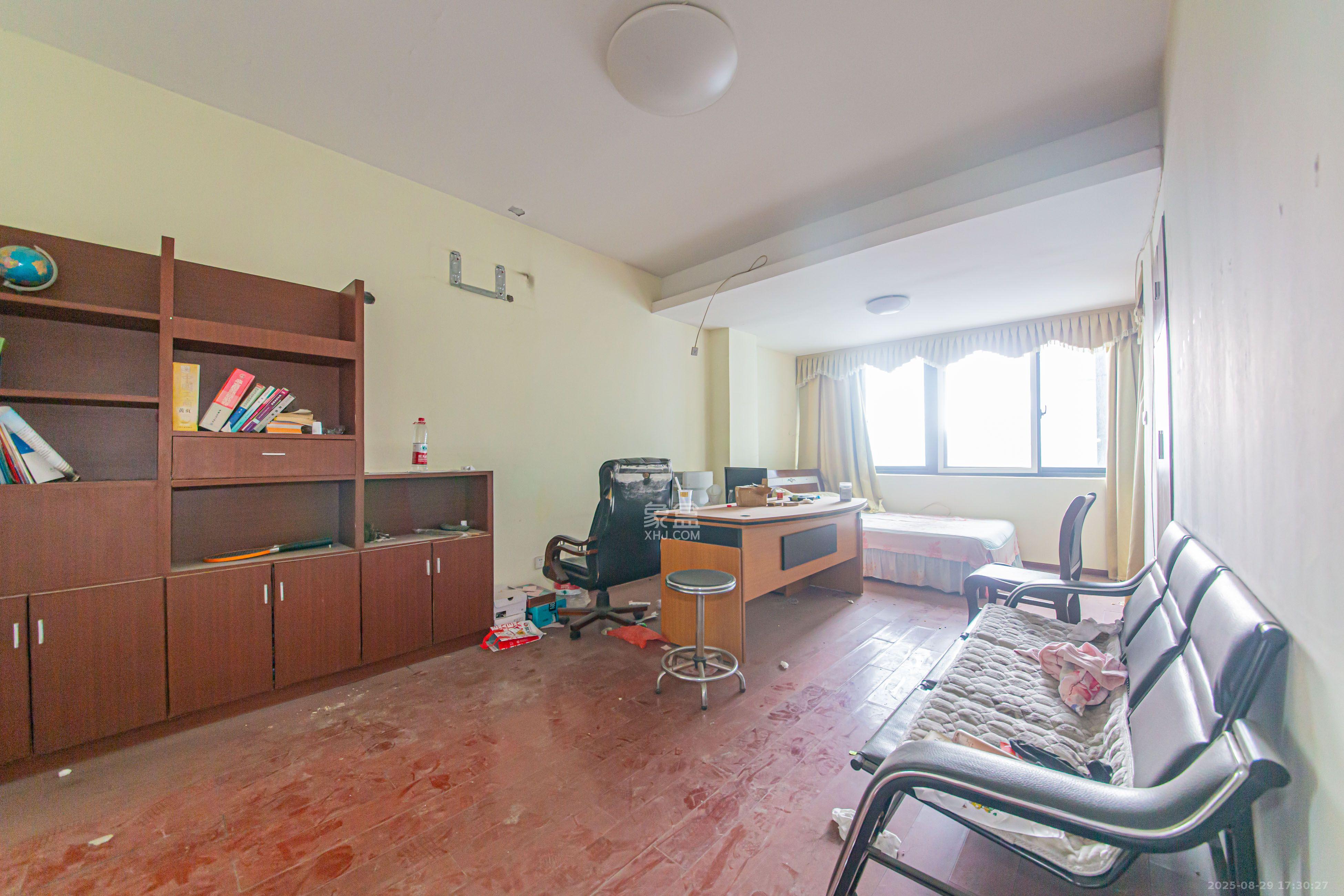 上庭苑  3室2厅2卫    1800.0元/月室内图