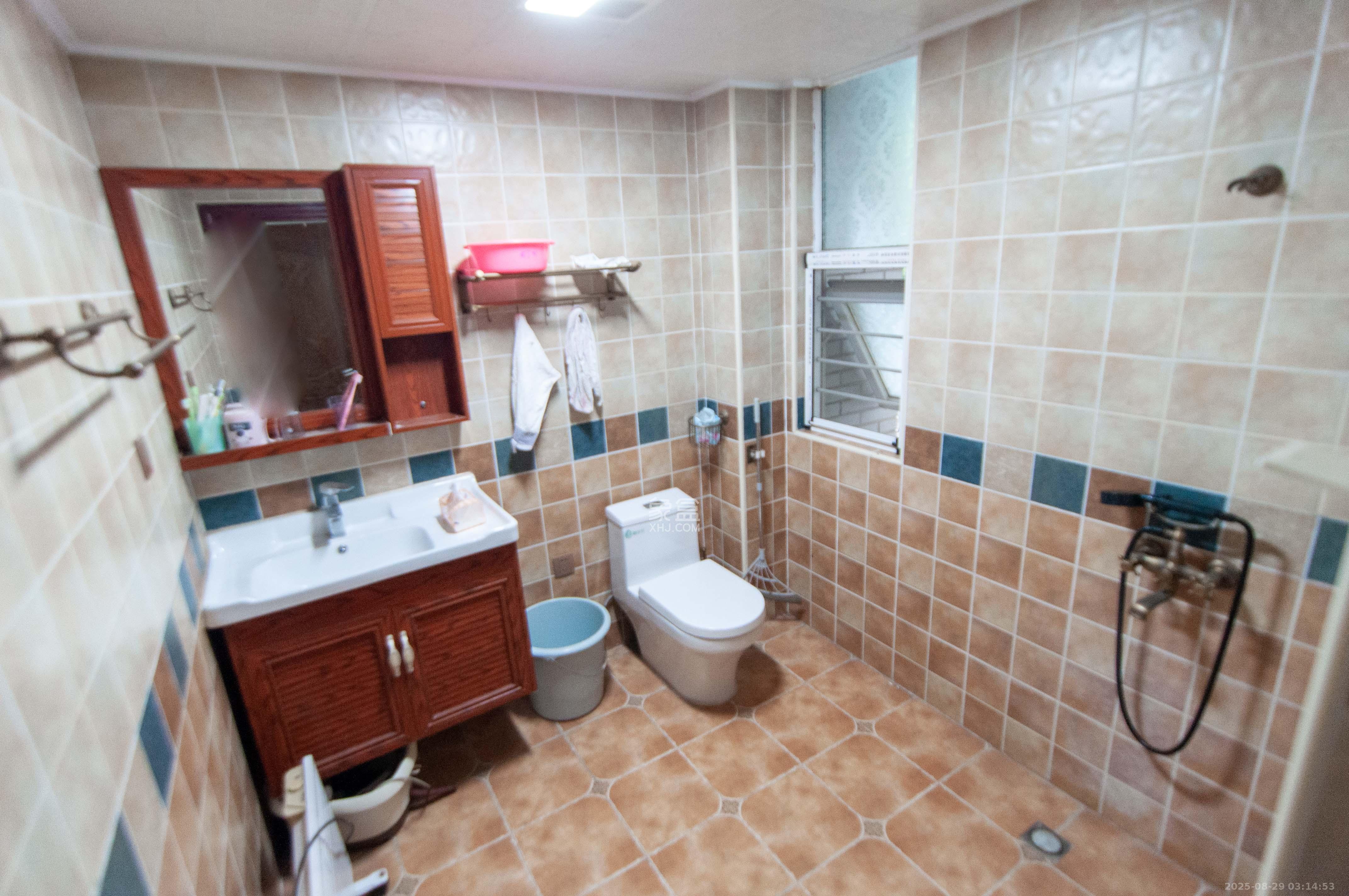 麓阳和景雅苑  4室2厅2卫    188.0万 麓阳和景雅苑  4室2厅2卫    188.0万卫生间