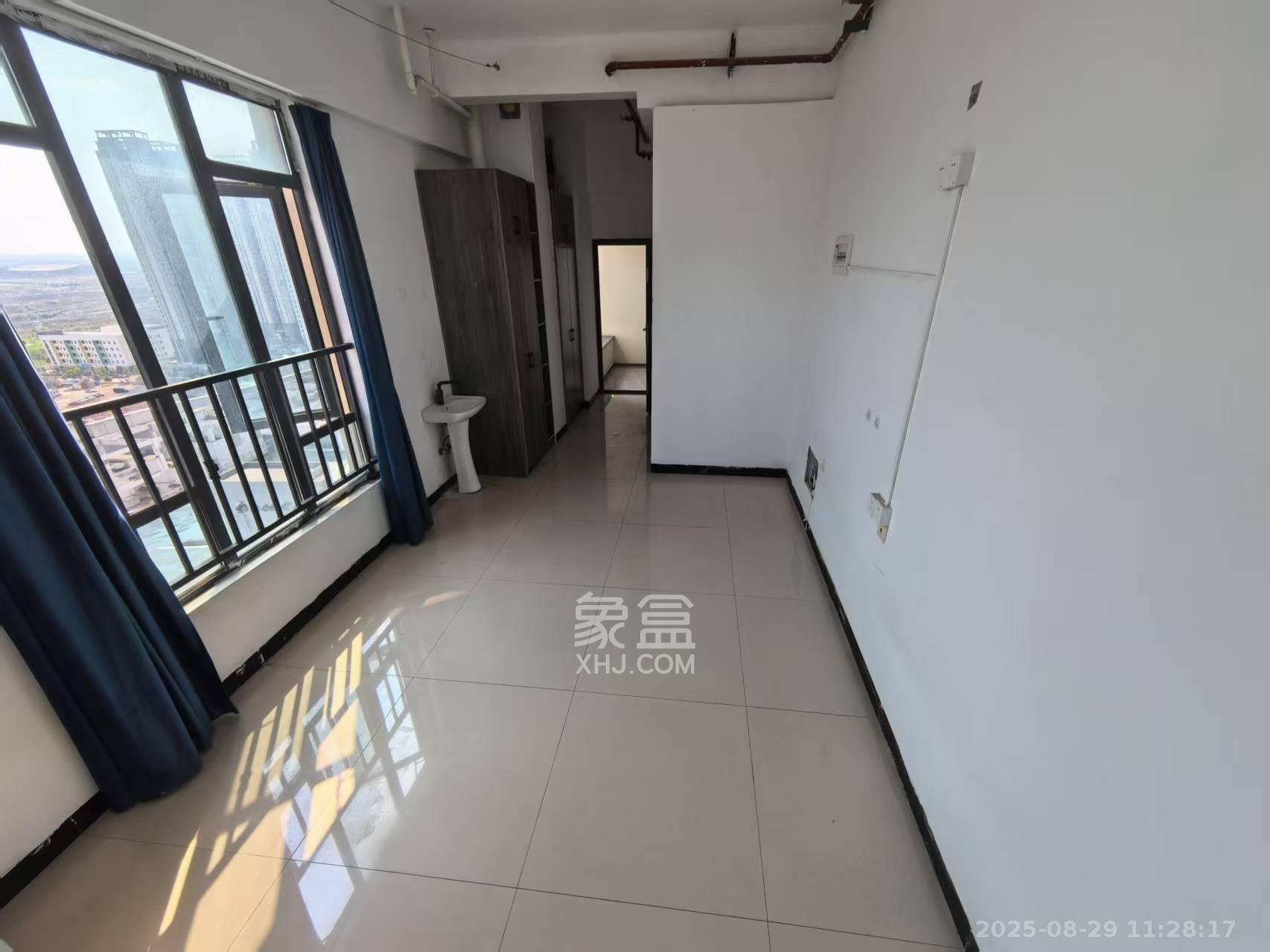 长沙高铁吾悦广场  3室2厅2卫    3300.0元/月室内图