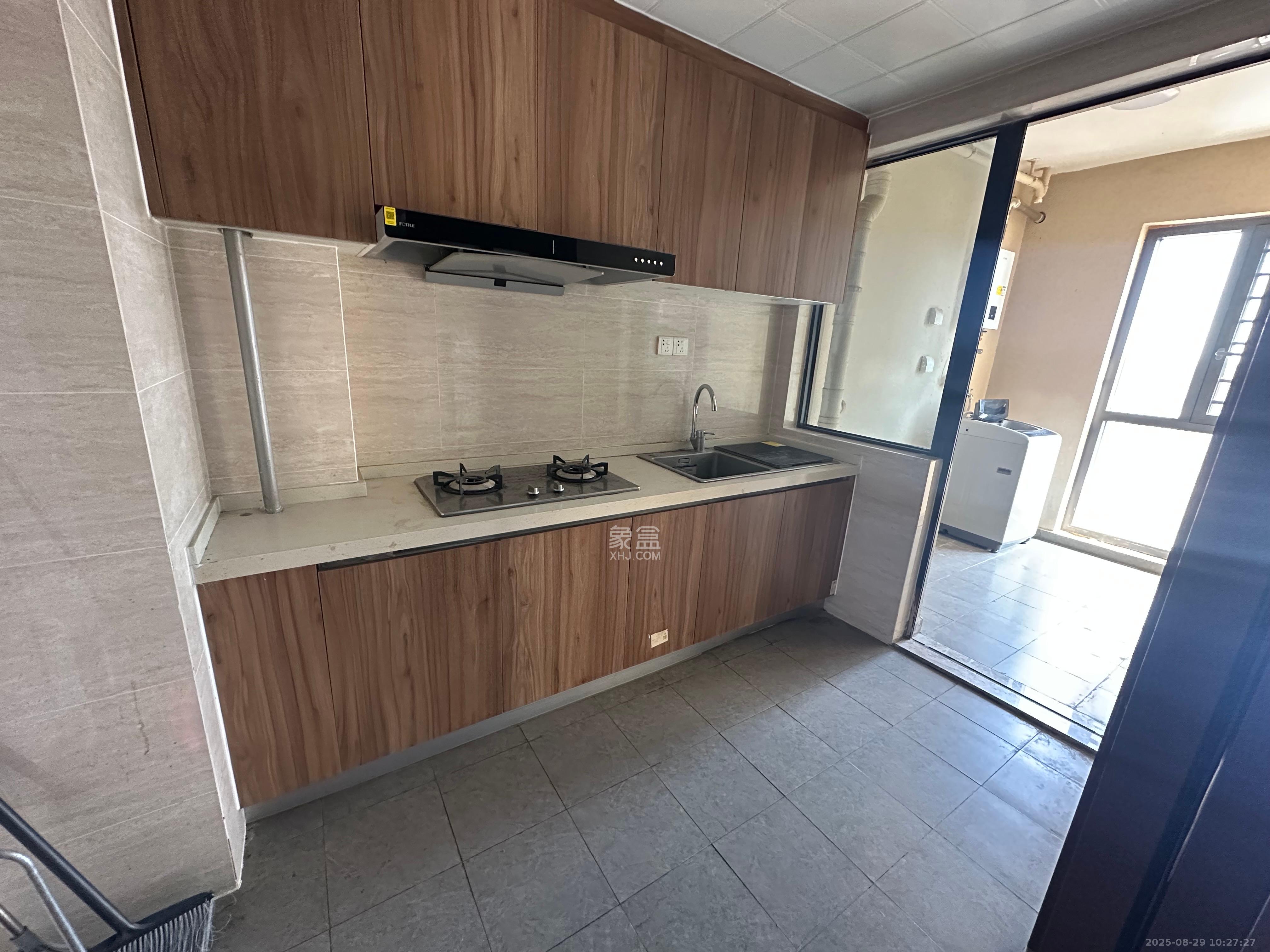 荣泰广场 3室2厅2卫 2000.0元/月 荣泰广场 3室2厅2卫 2000.0元/月室内图