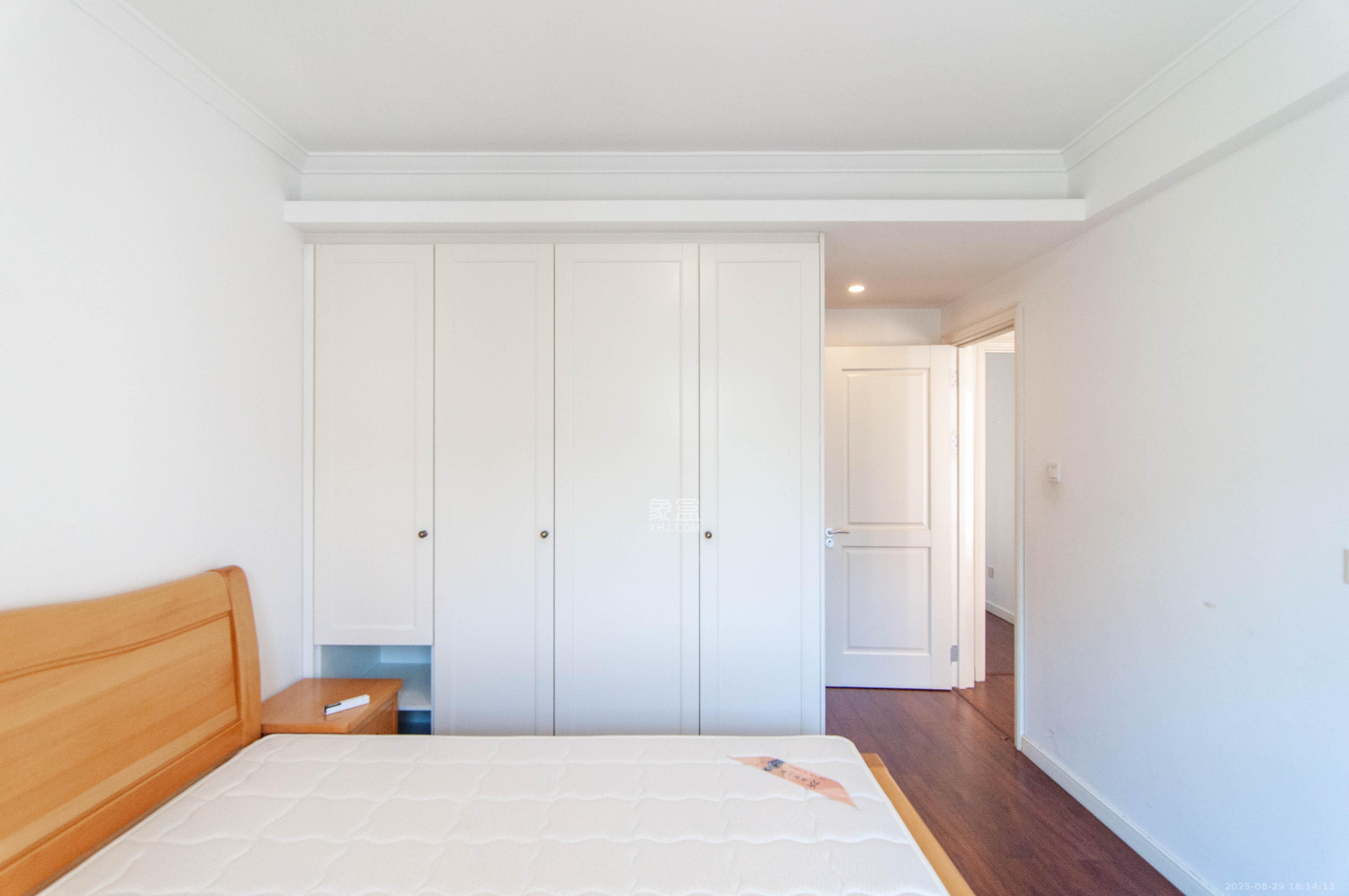 万科里梅溪郡  4室2厅2卫    205.0万其他