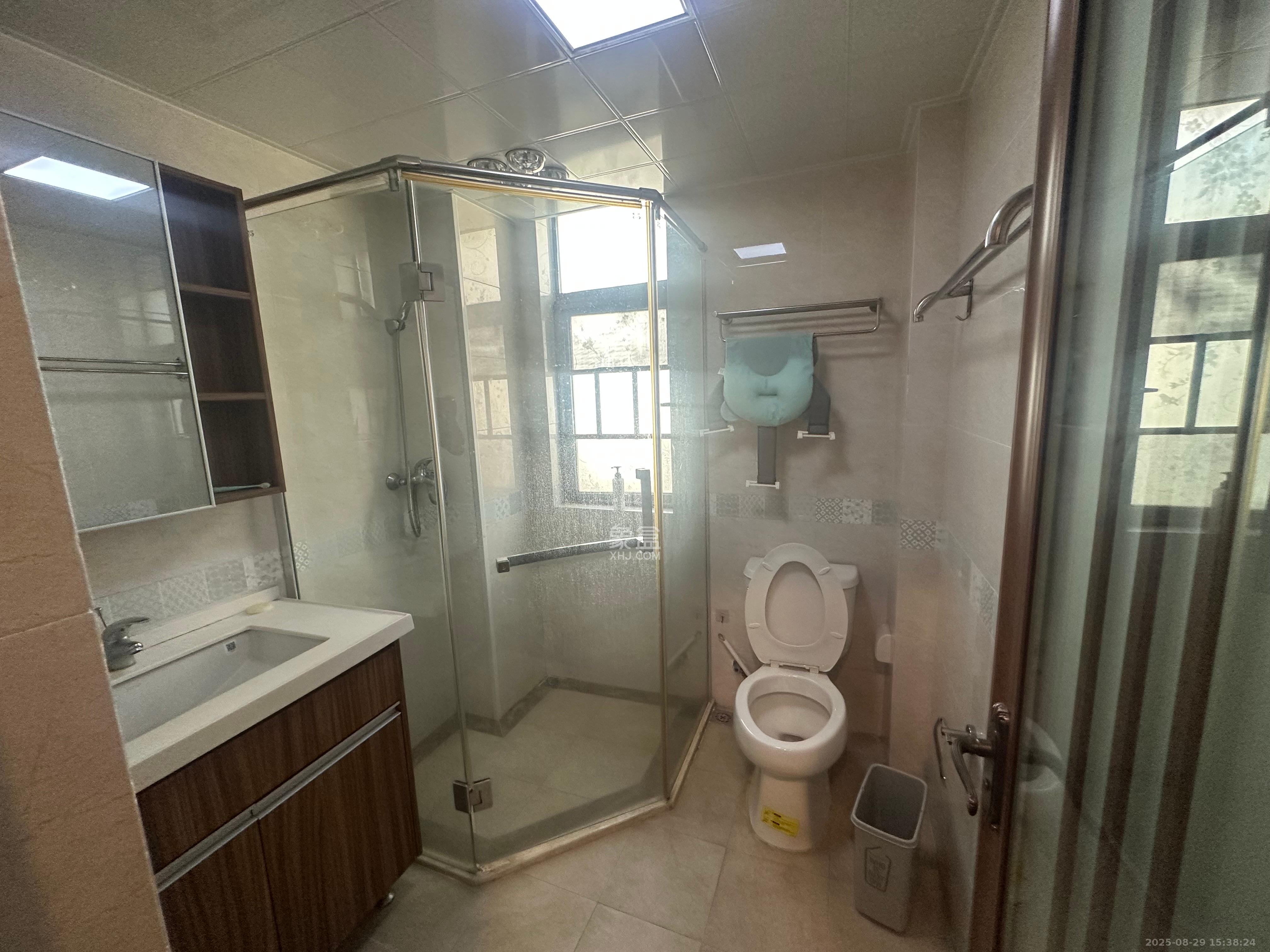 江山帝景哈佛  3室2厅2卫    2100.0元/月 江山帝景哈佛  3室2厅2卫    2100.0元/月室内图