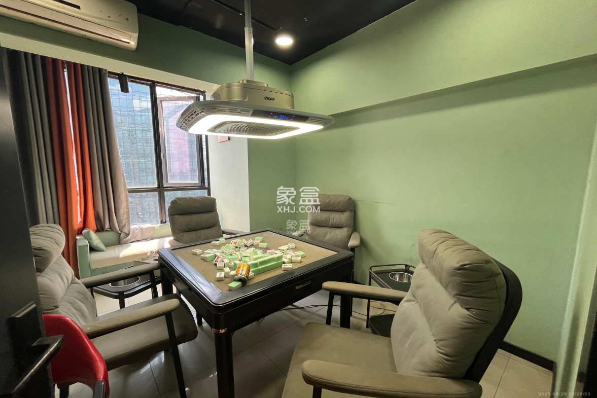 德思勤城市广场(宝格丽公寓) 6室1厅1卫 3500.0元/月 德思勤城市广场(宝格丽公寓) 6室1厅1卫 3500.0元/月室内图