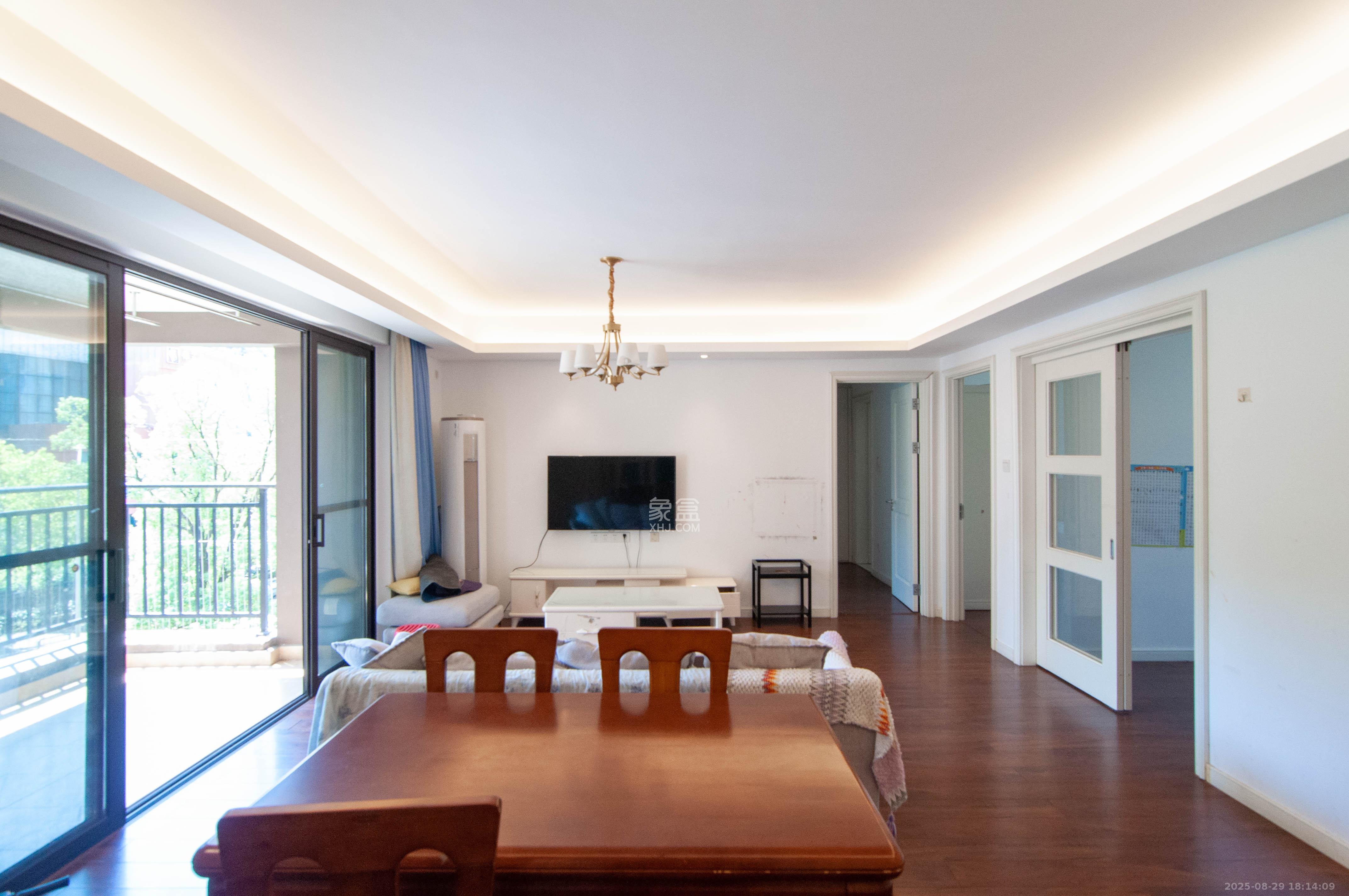 万科里梅溪郡 4室2厅2卫 205.0万 万科里梅溪郡 4室2厅2卫 205.0万客厅