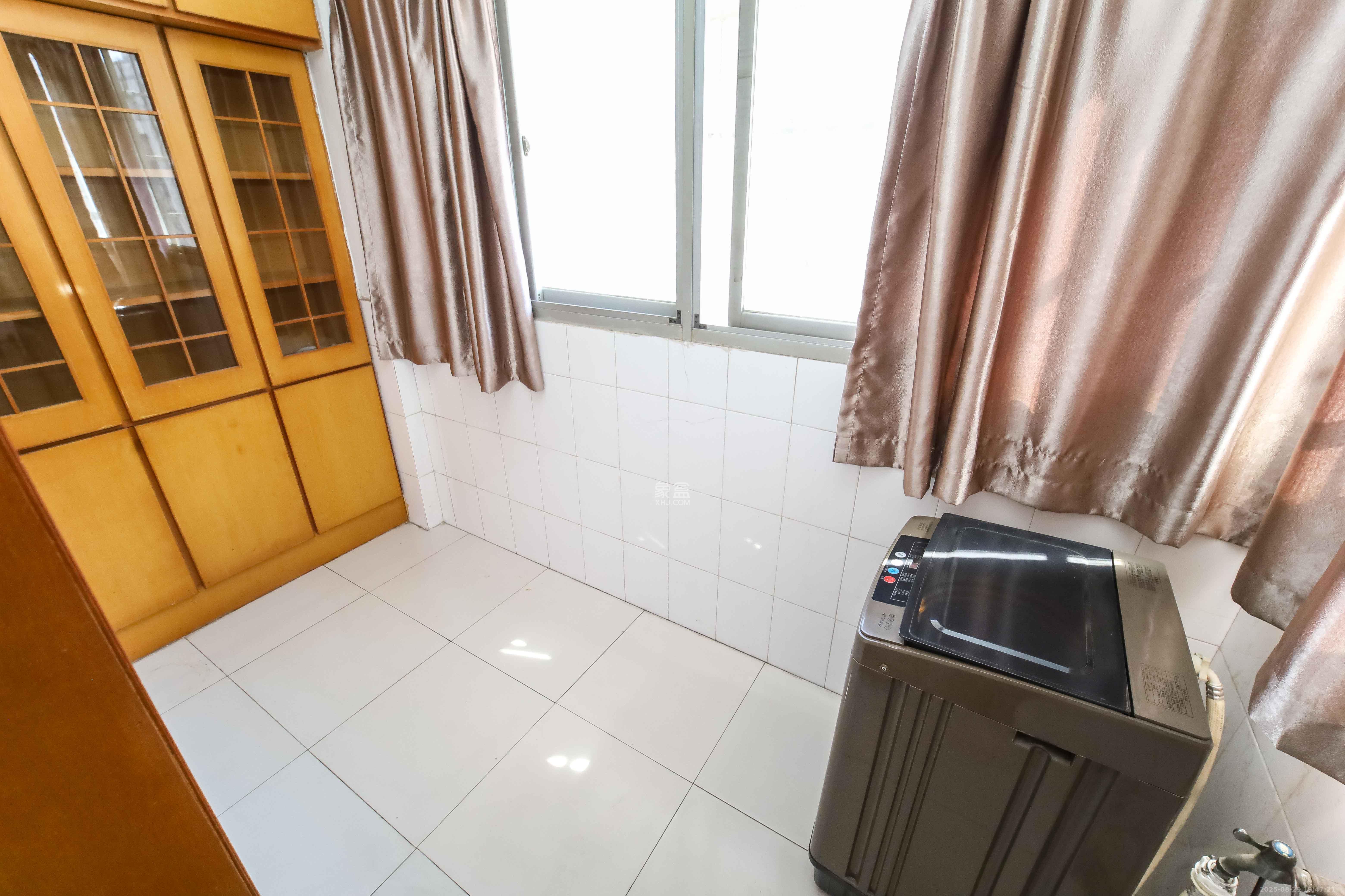 骆家坝小区  2室2厅1卫    48.0万阳台