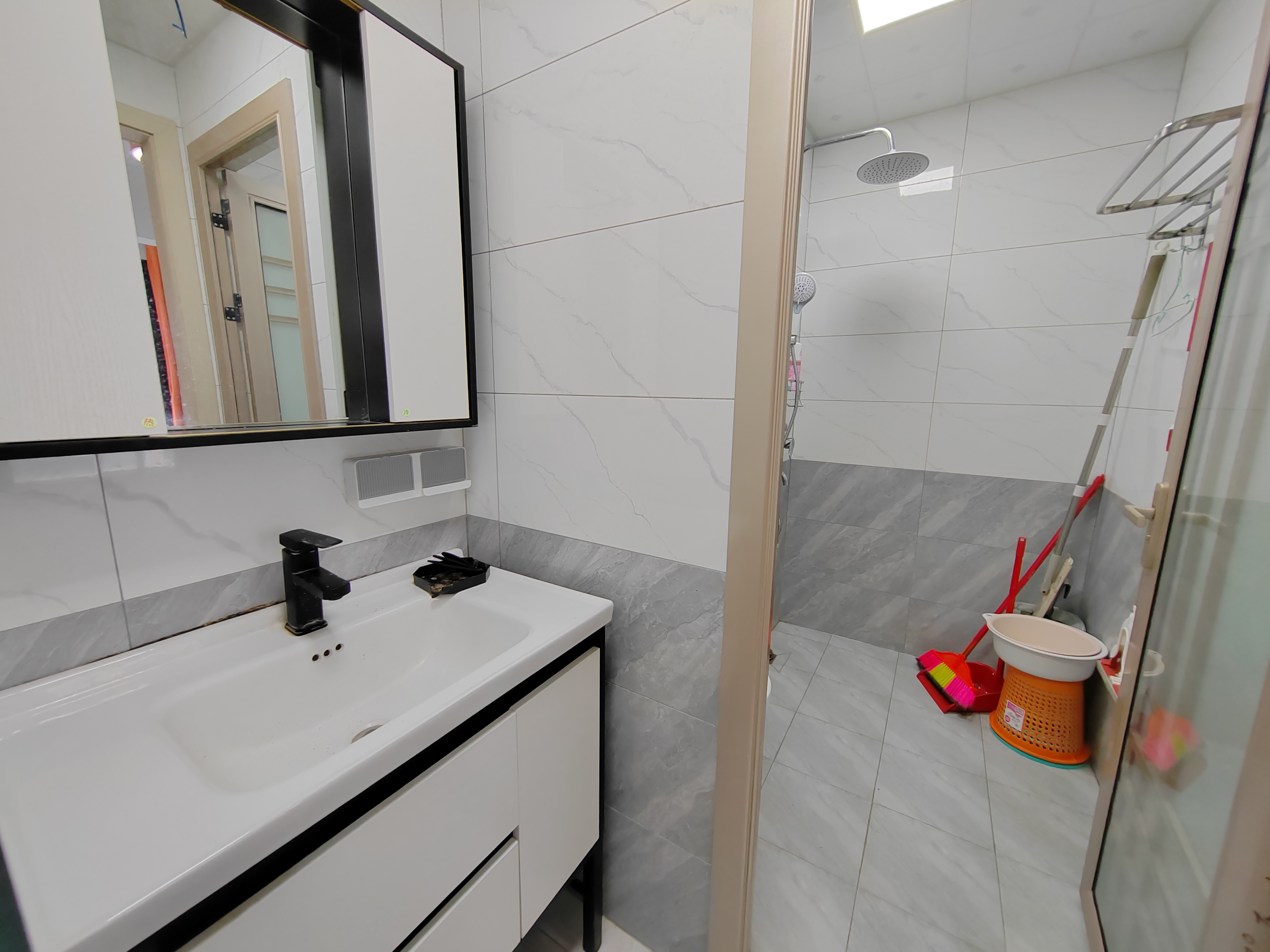 碧海蓝天  2室1厅1卫    2800.0元/月 碧海蓝天  2室1厅1卫    2800.0元/月室内图