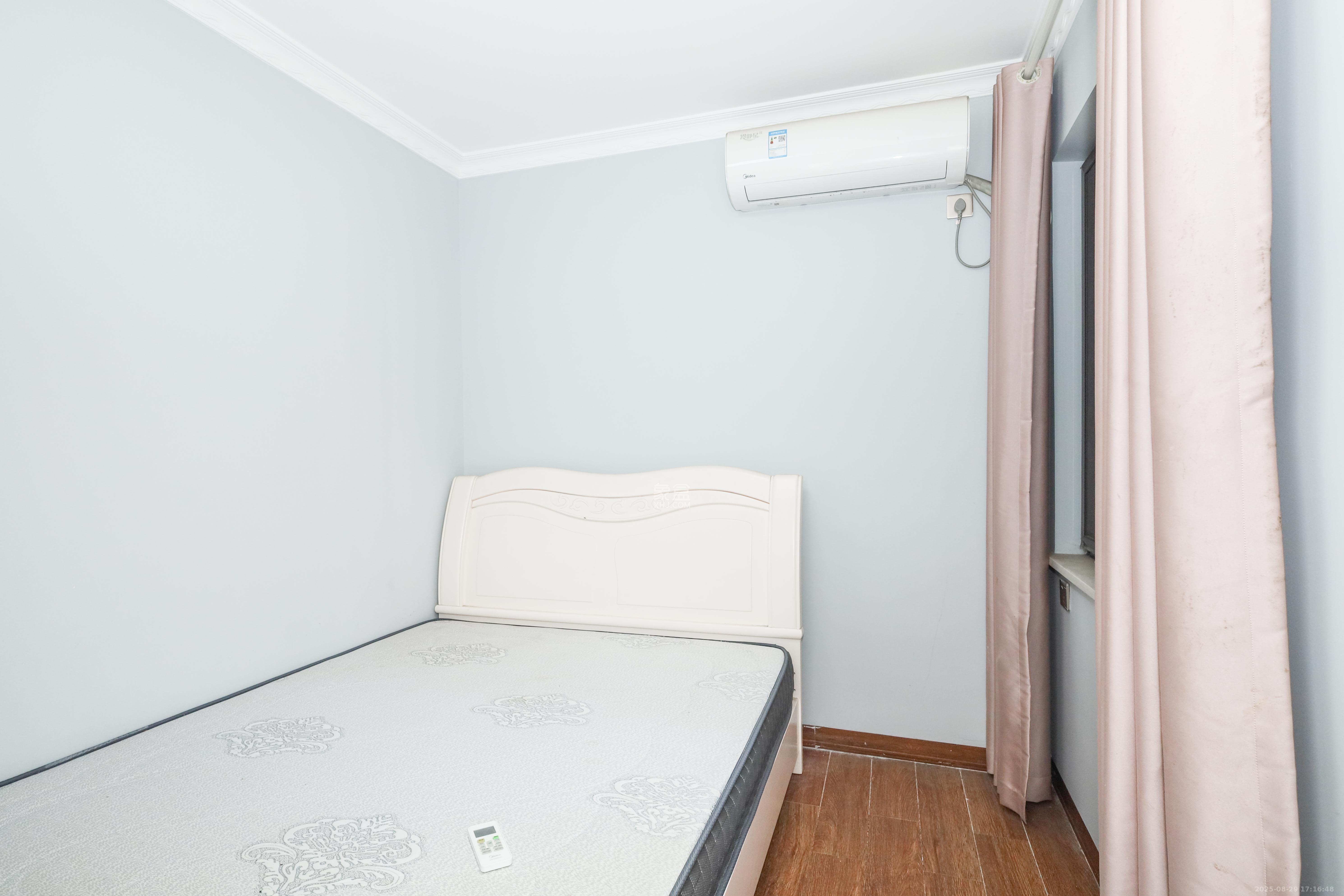 梅溪鑫苑名家  3室2厅1卫    95.0万卧室