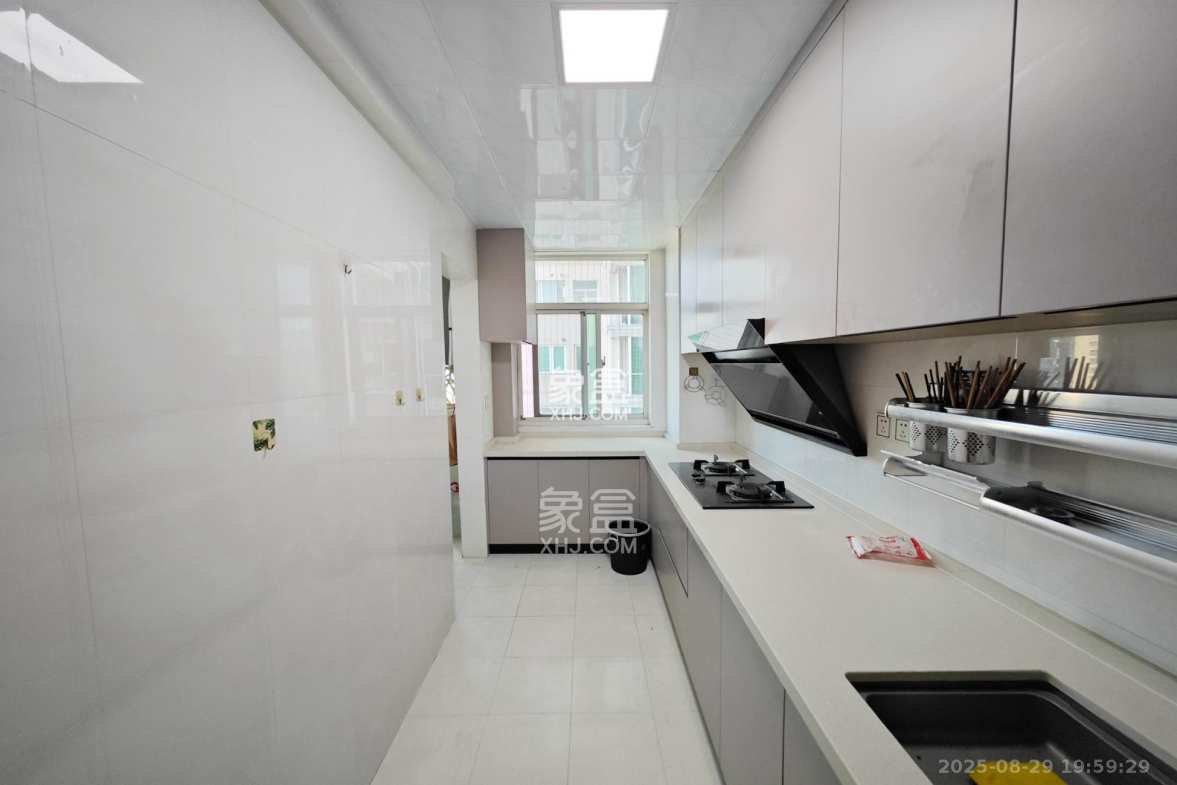 名都花园  4室2厅2卫    110.0万 名都花园  4室2厅2卫    110.0万厨房