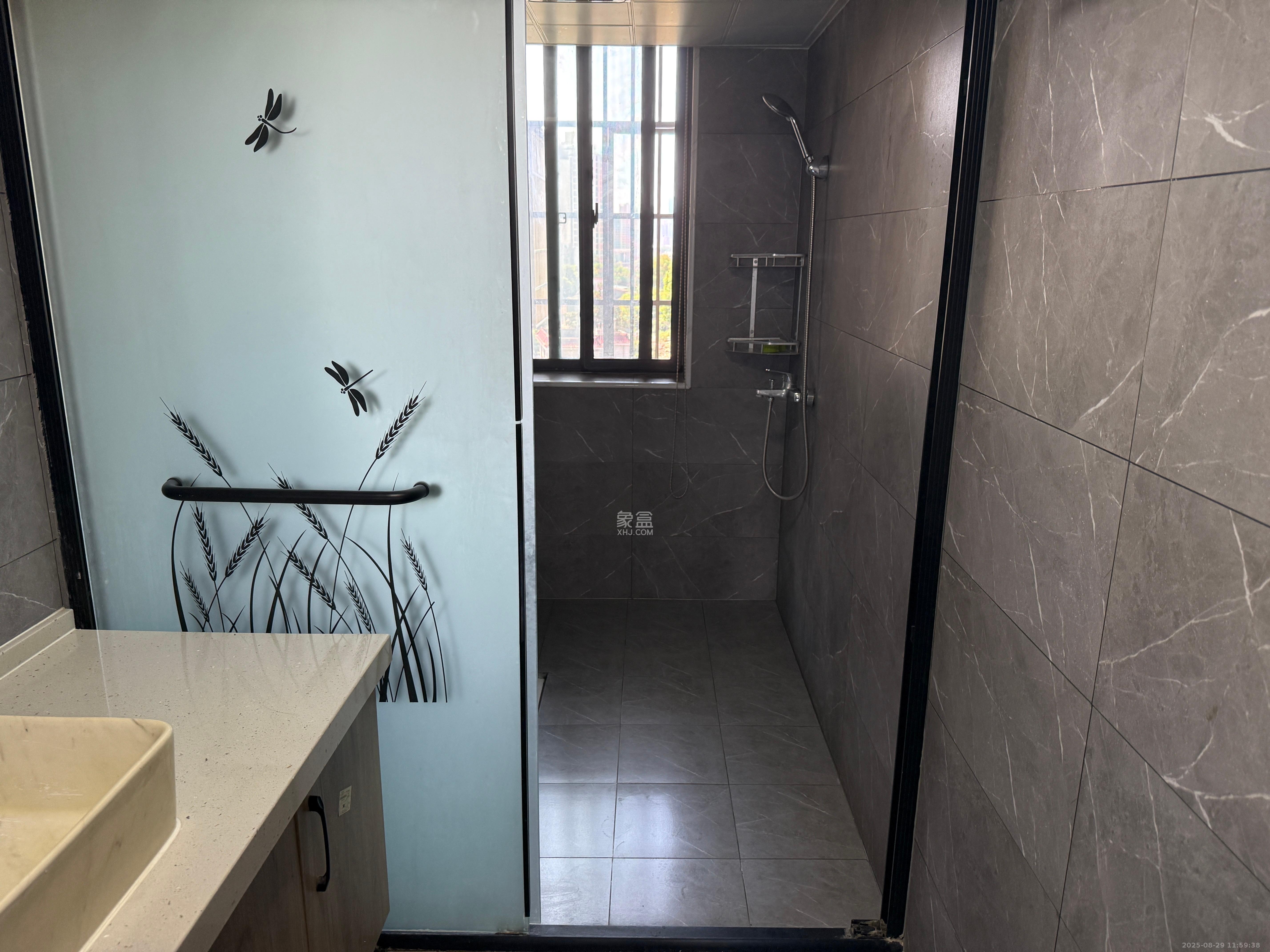 岳鞍阁小区 3室2厅2卫 2300.0元/月 岳鞍阁小区 3室2厅2卫 2300.0元/月室内图