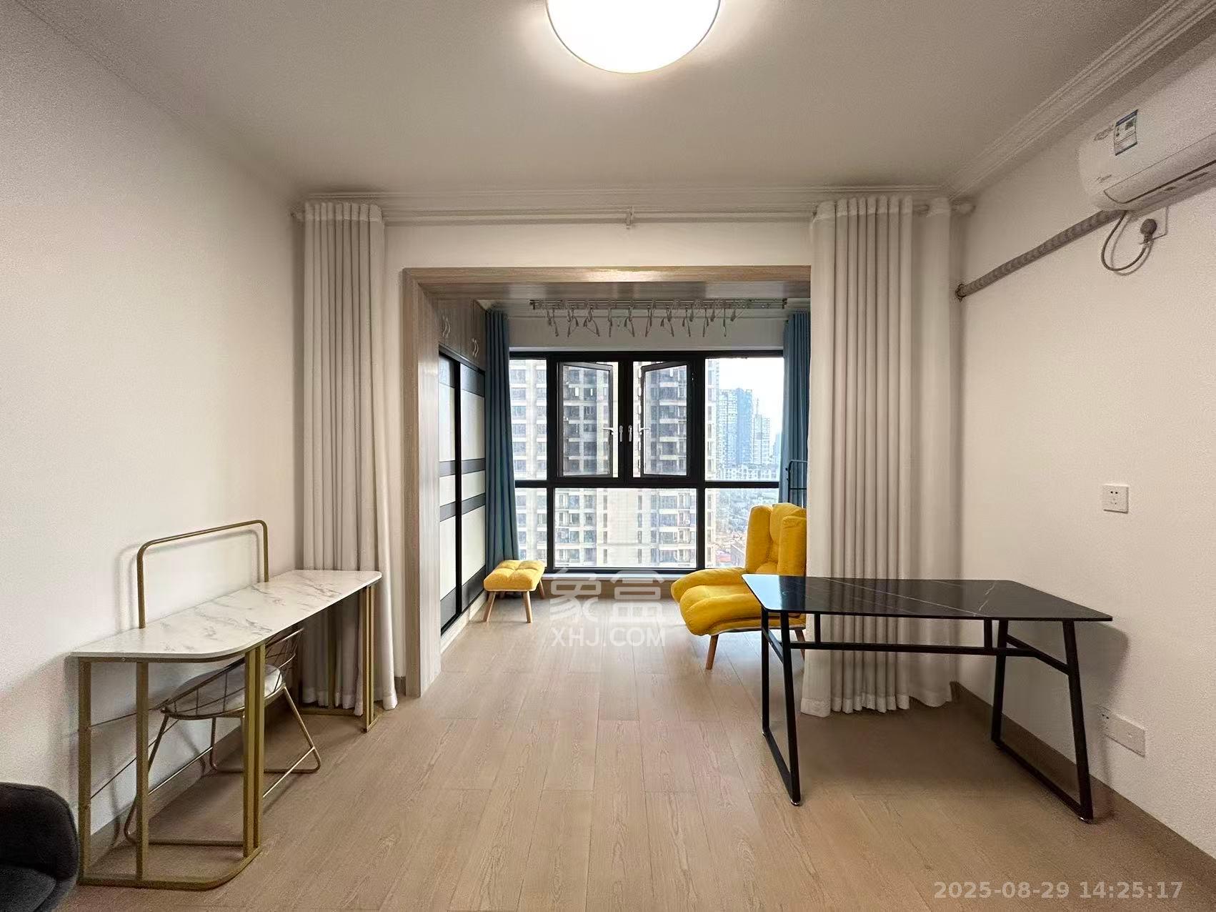 保利西海岸B区  2室1厅1卫    3500.0元/月 保利西海岸B区  2室1厅1卫    3500.0元/月室内图