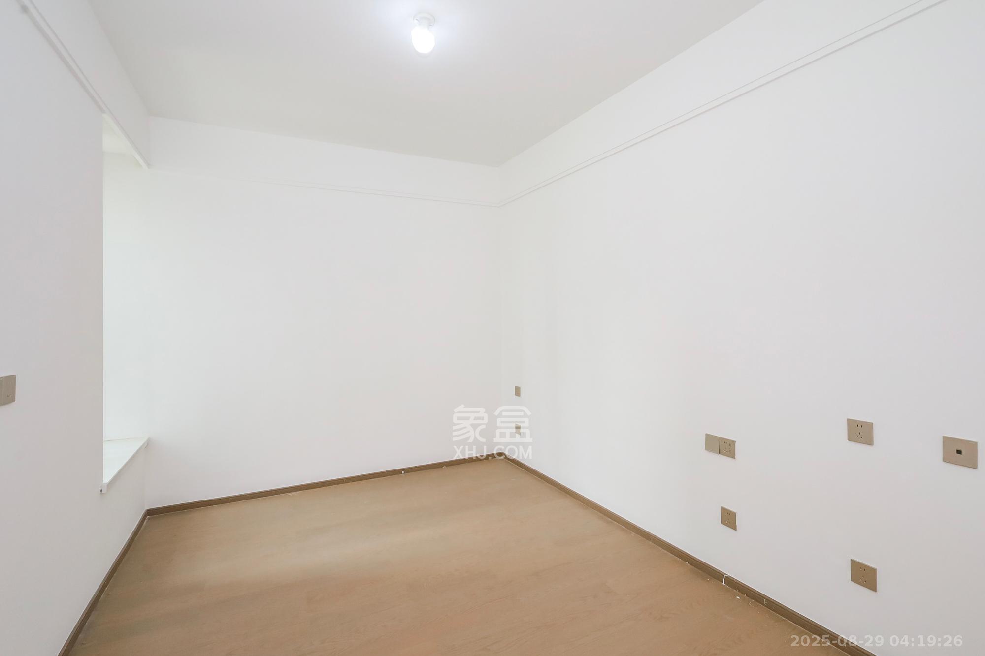 复地滨江金融中心  3室2厅2卫    183.1万卧室