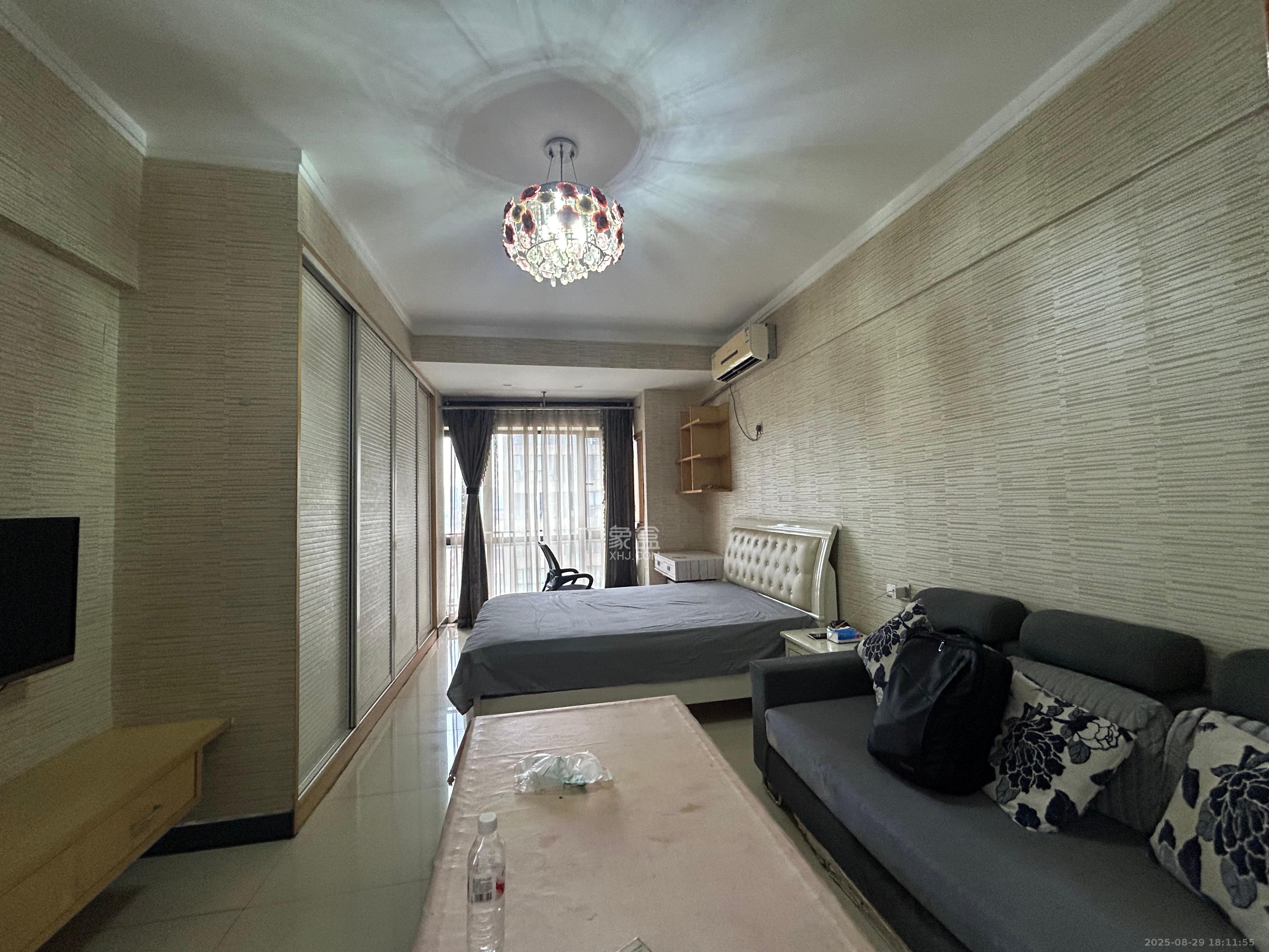 锦泰东环国际  1室1厅1卫    1700.0元/月 锦泰东环国际  1室1厅1卫    1700.0元/月室内图