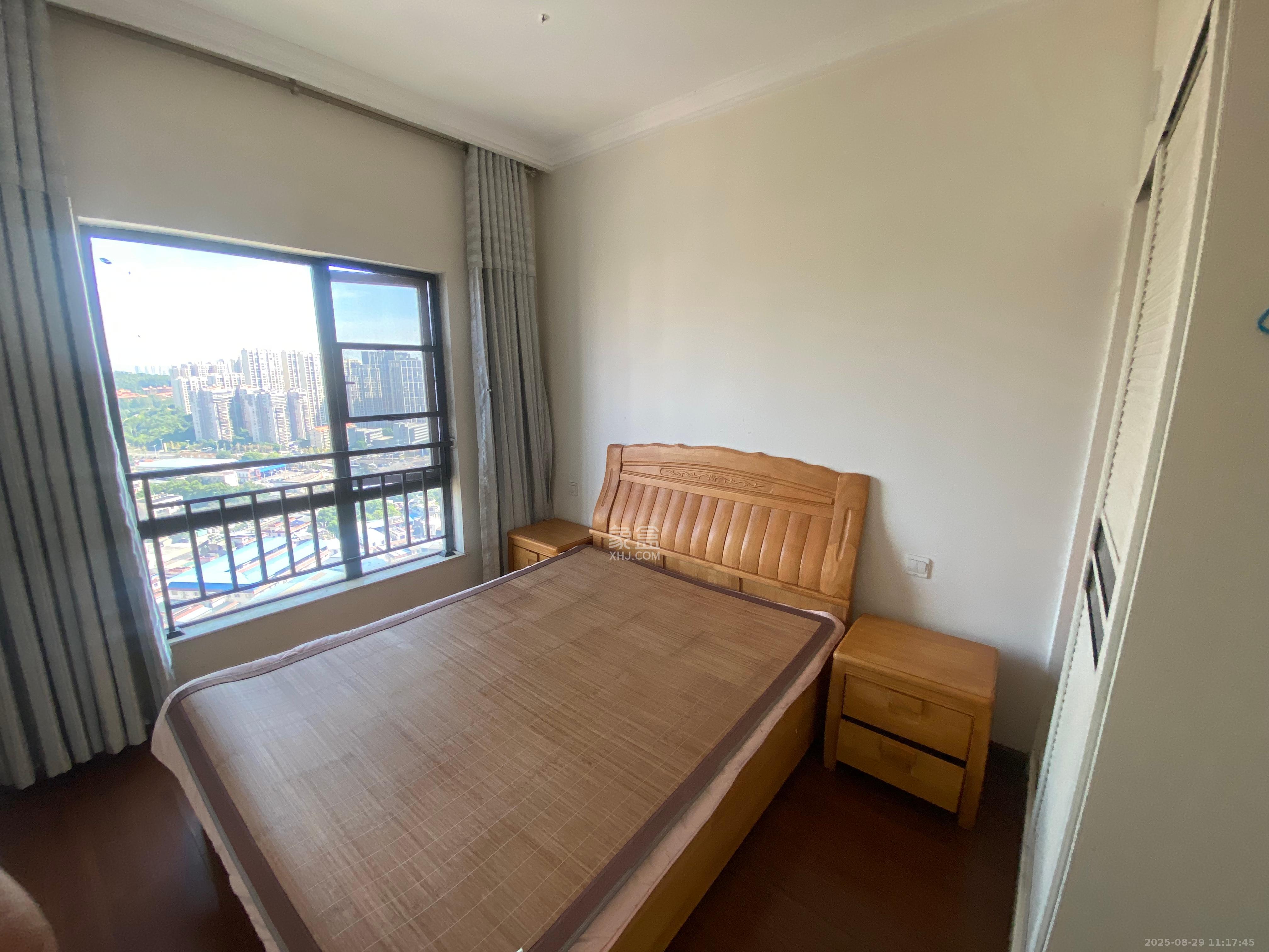 双湾国际(湘江御景花园) 3室2厅2卫 2000.0元/月 双湾国际(湘江御景花园) 3室2厅2卫 2000.0元/月室内图