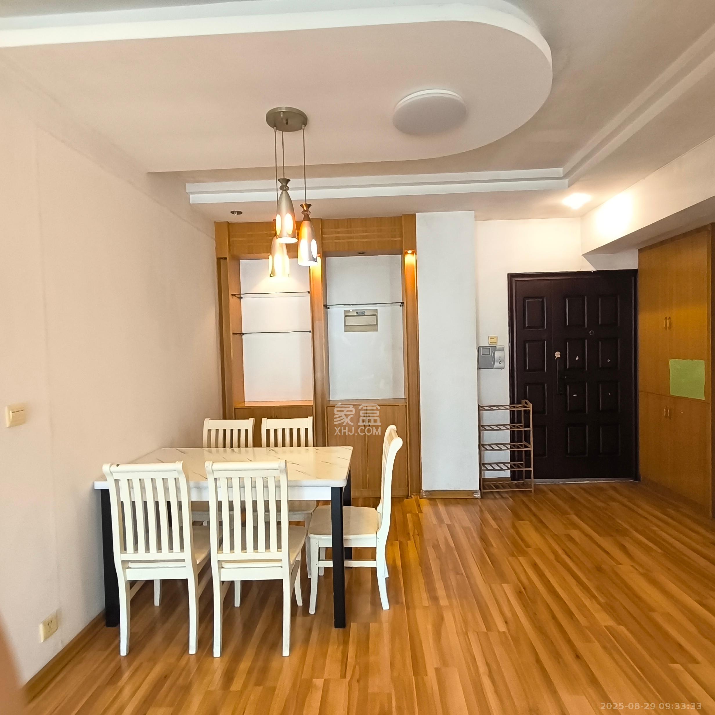 嘉逸名庭  2室1厅1卫    2300.0元/月 嘉逸名庭  2室1厅1卫    2300.0元/月室内图