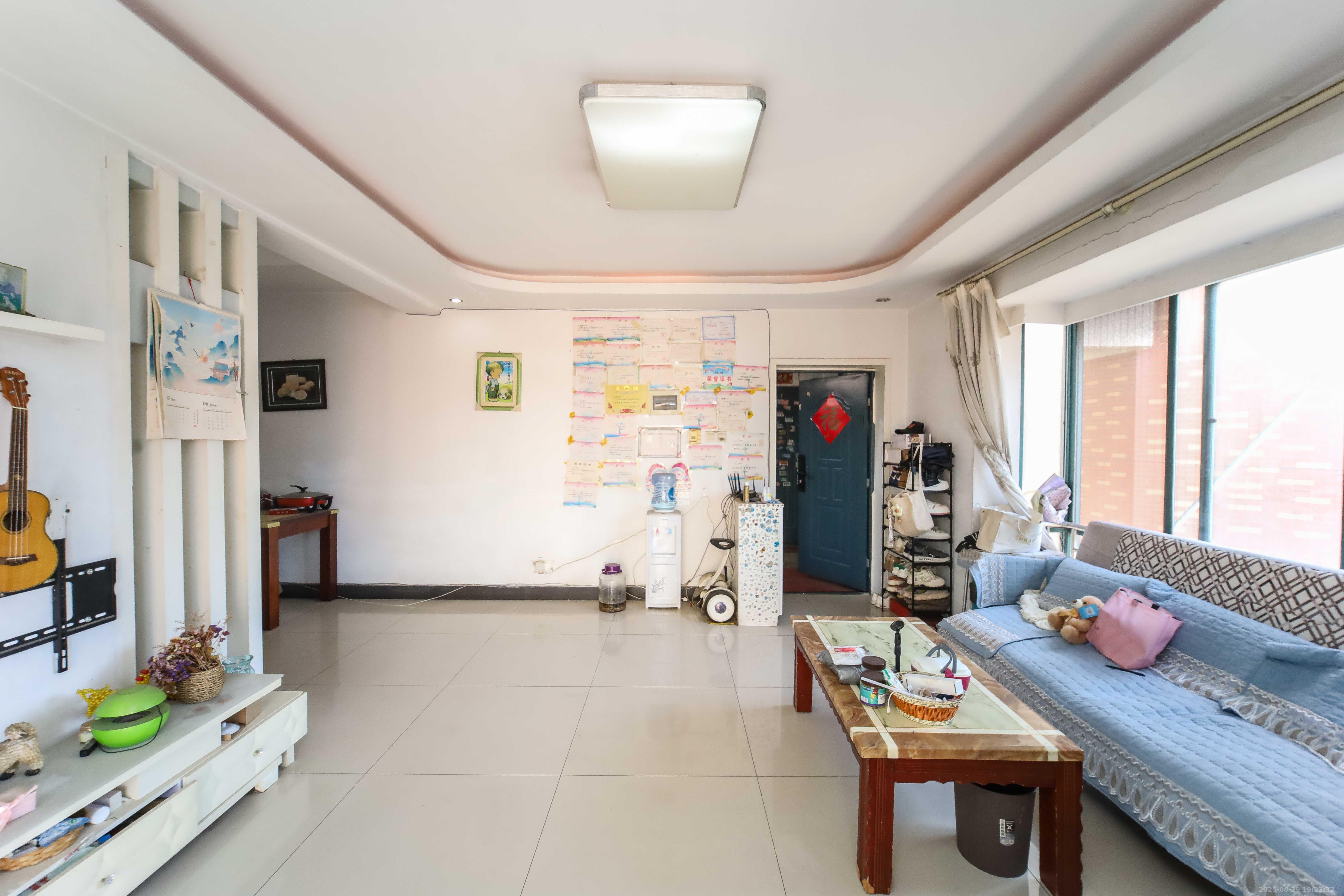 东方新城 2室2厅1卫 63.0万 东方新城 2室2厅1卫 63.0万客厅