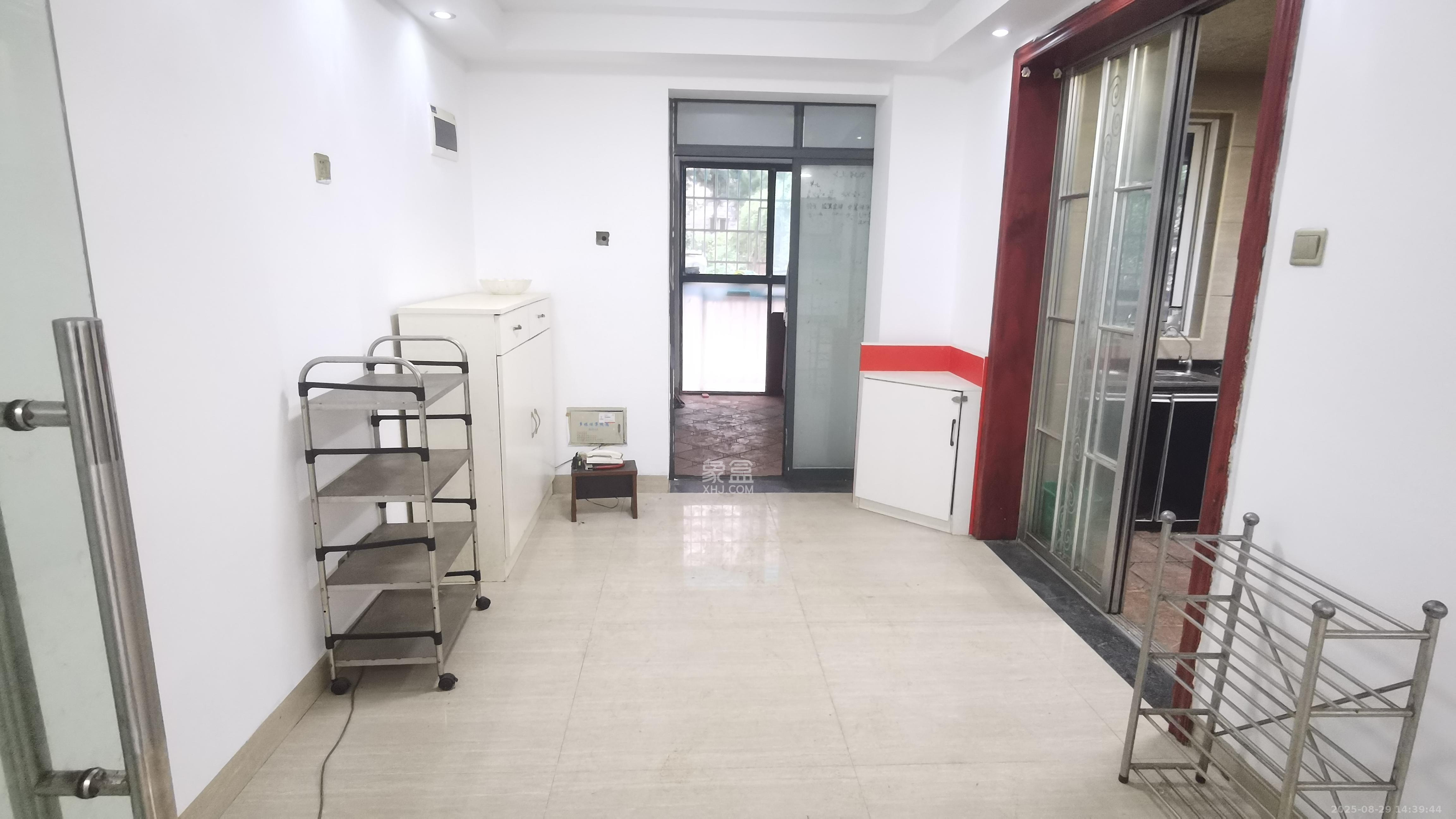 清政园(青政家园) 1室2厅2卫 2300.0元/月 清政园(青政家园) 1室2厅2卫 2300.0元/月室内图