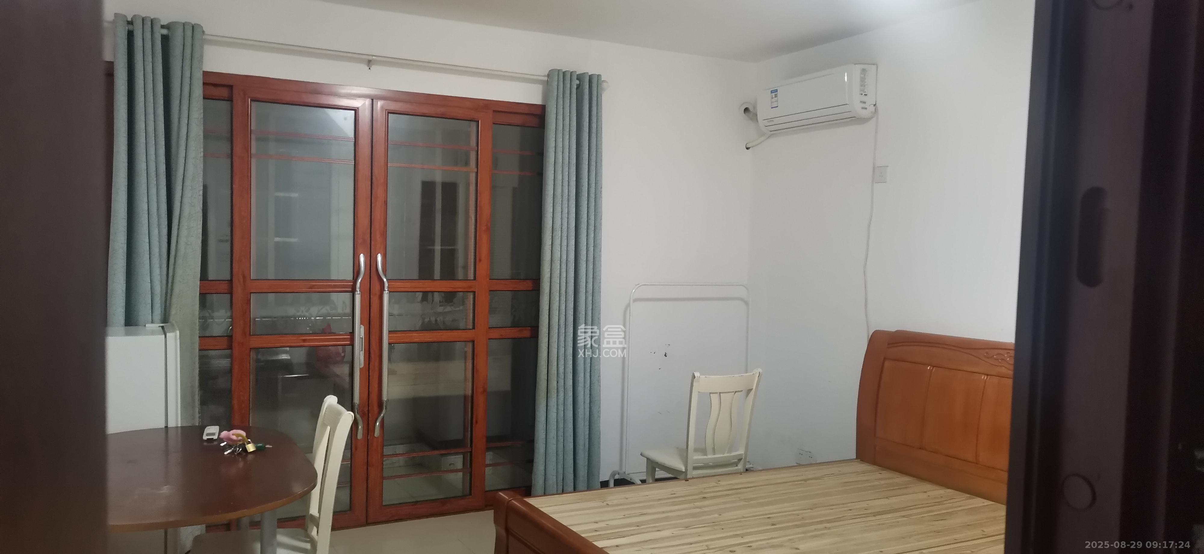 天翔新新家园  1室1厅1卫    1100.0元/月 天翔新新家园  1室1厅1卫    1100.0元/月室内图