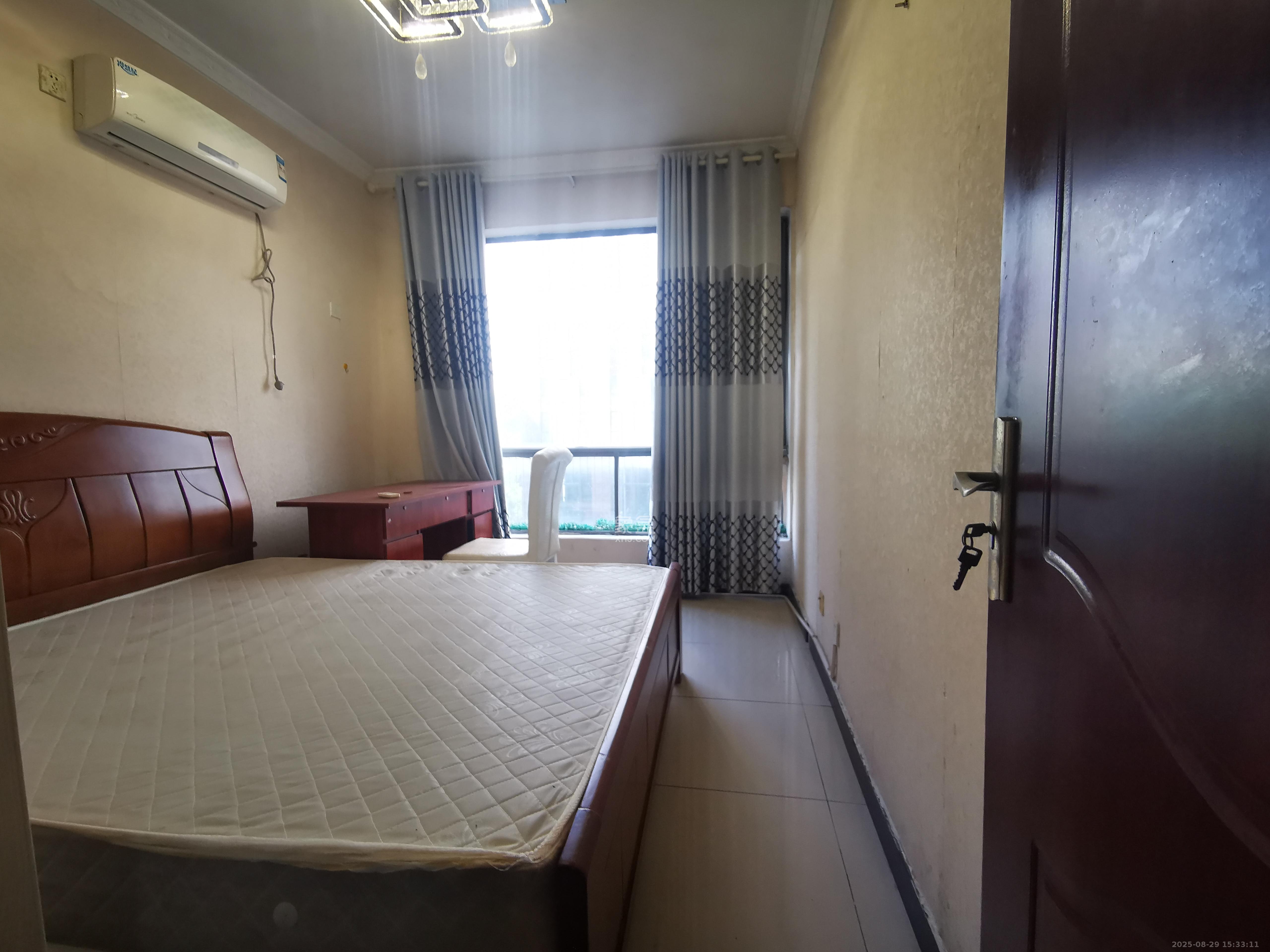 建鸿达华都(华都小户型及大华写字楼) 2室1厅1卫 2500.0元/月 建鸿达华都(华都小户型及大华写字楼) 2室1厅1卫 2500.0元/月室内图