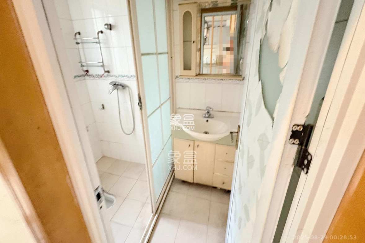 泰时新雅园  4室2厅2卫    108.0万 泰时新雅园  4室2厅2卫    108.0万卫生间