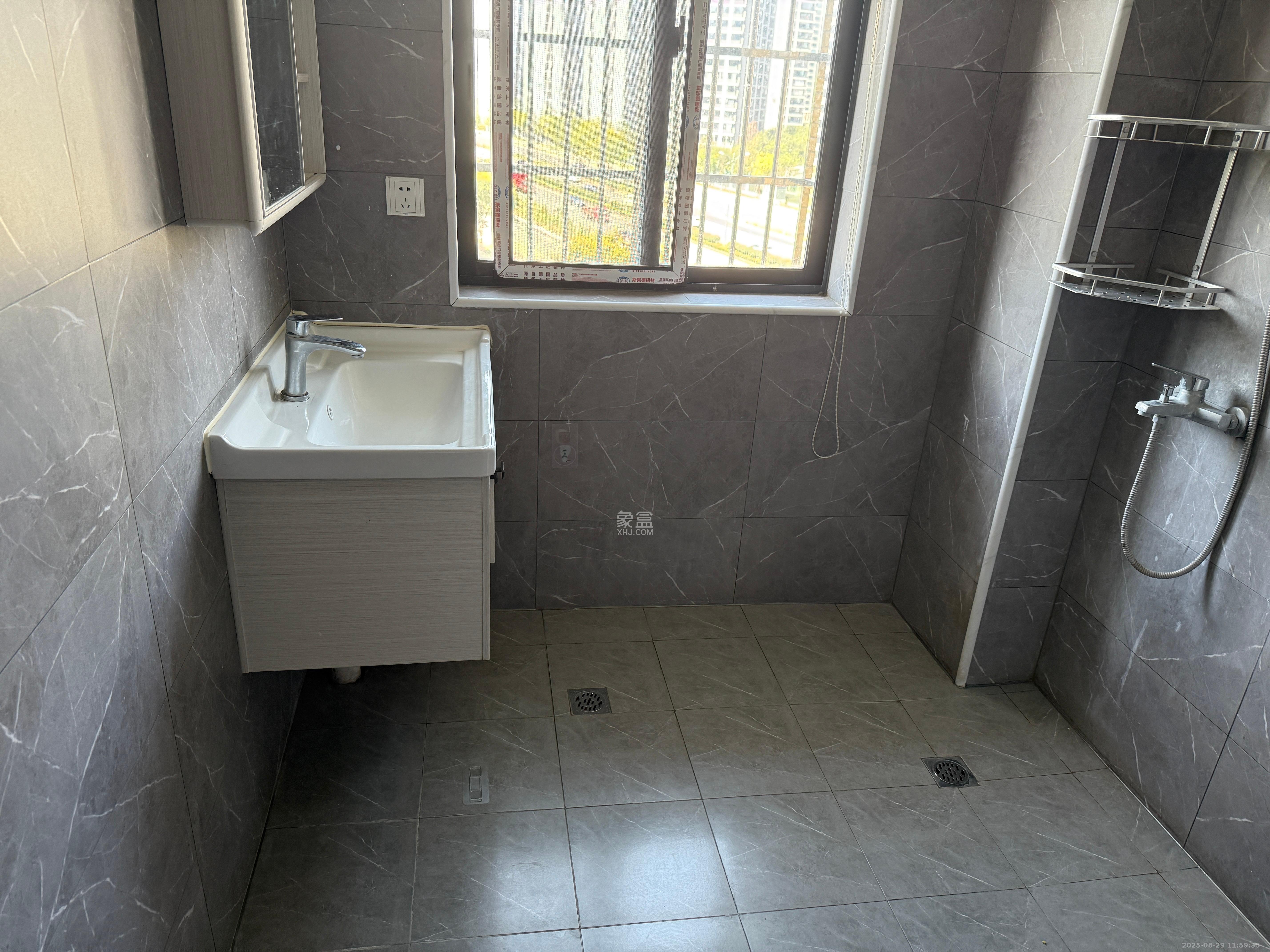 岳鞍阁小区 3室2厅2卫 2300.0元/月 岳鞍阁小区 3室2厅2卫 2300.0元/月室内图