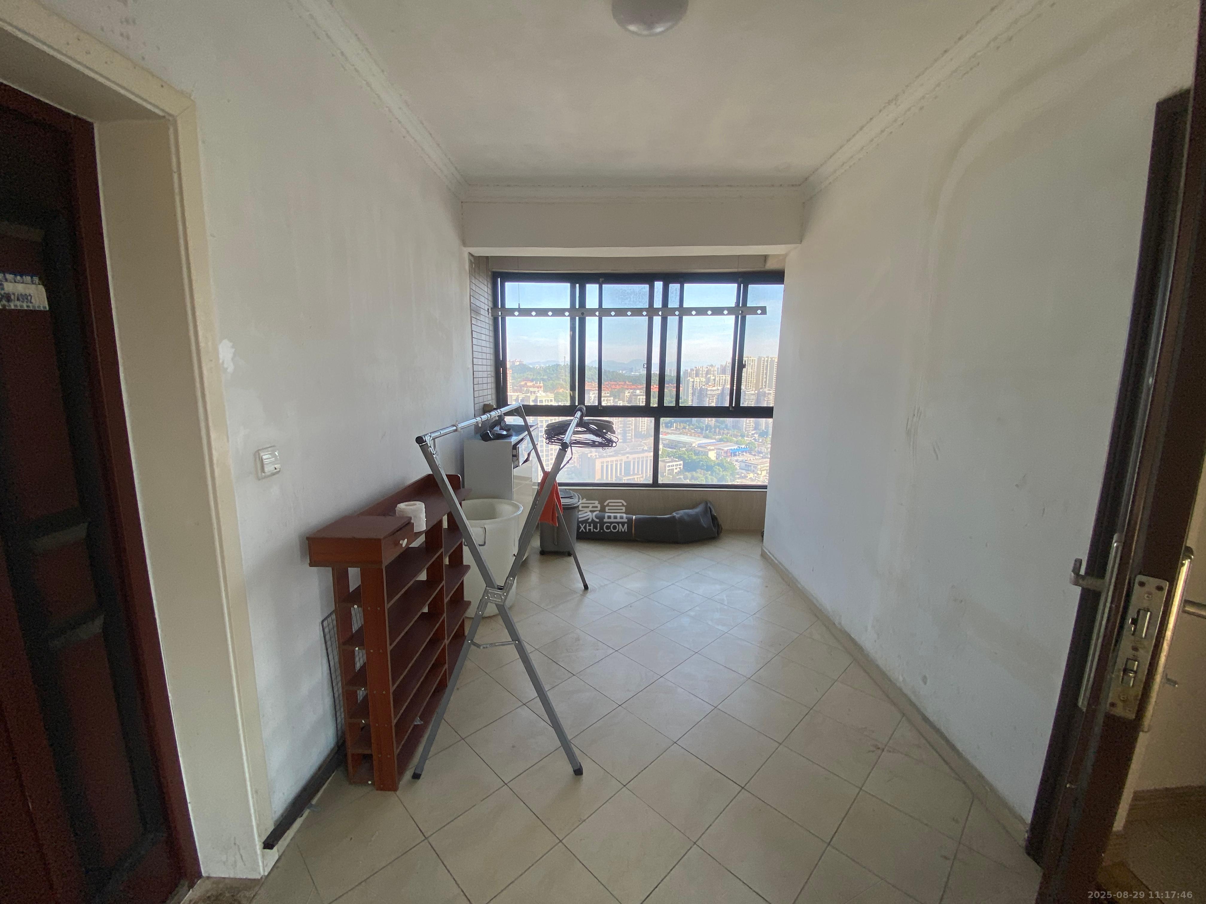 双湾国际(湘江御景花园) 3室2厅2卫 2000.0元/月 双湾国际(湘江御景花园) 3室2厅2卫 2000.0元/月室内图