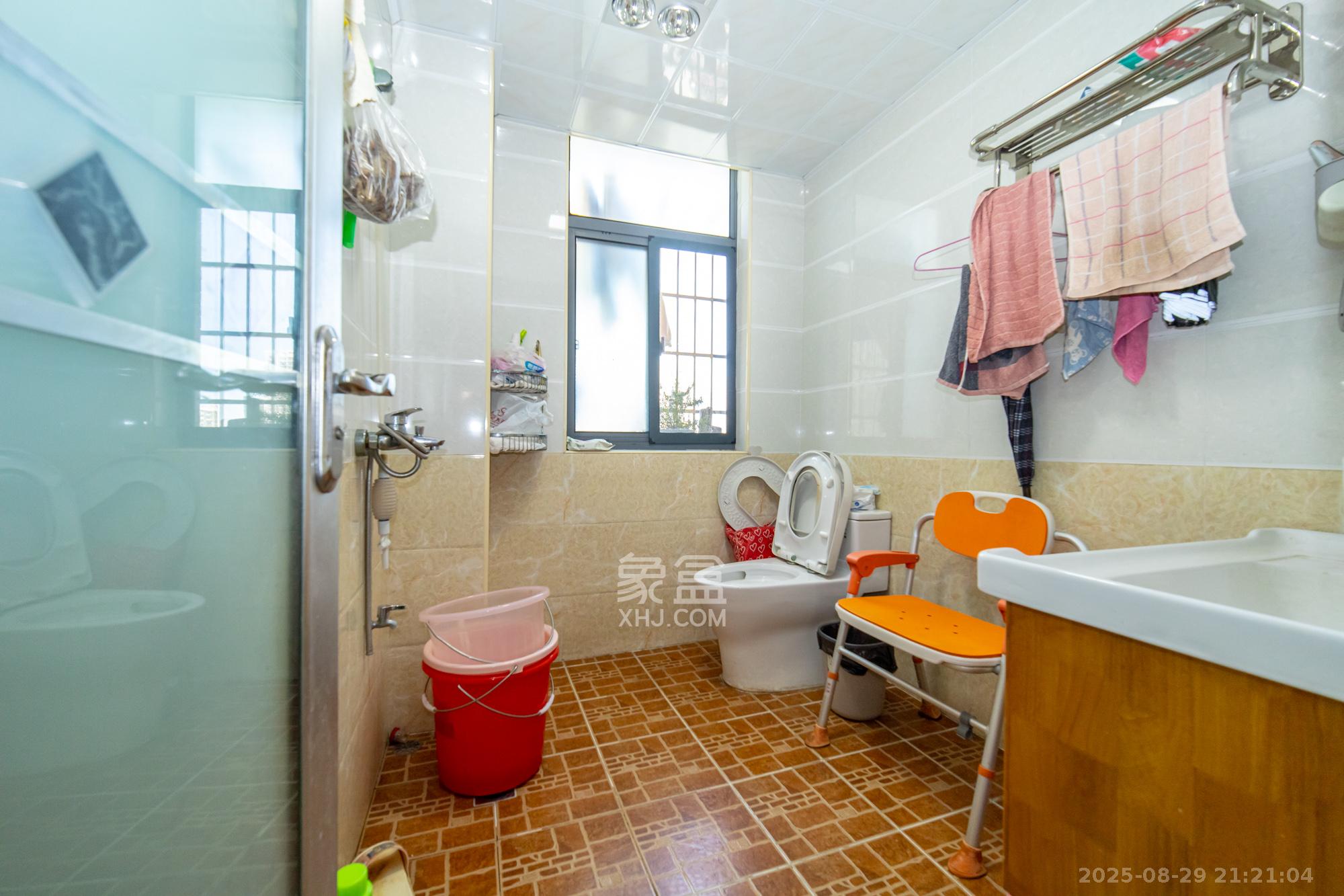 松雅轩(埃克斯社区) 1室2厅1卫 78.0万 松雅轩(埃克斯社区) 1室2厅1卫 78.0万卫生间