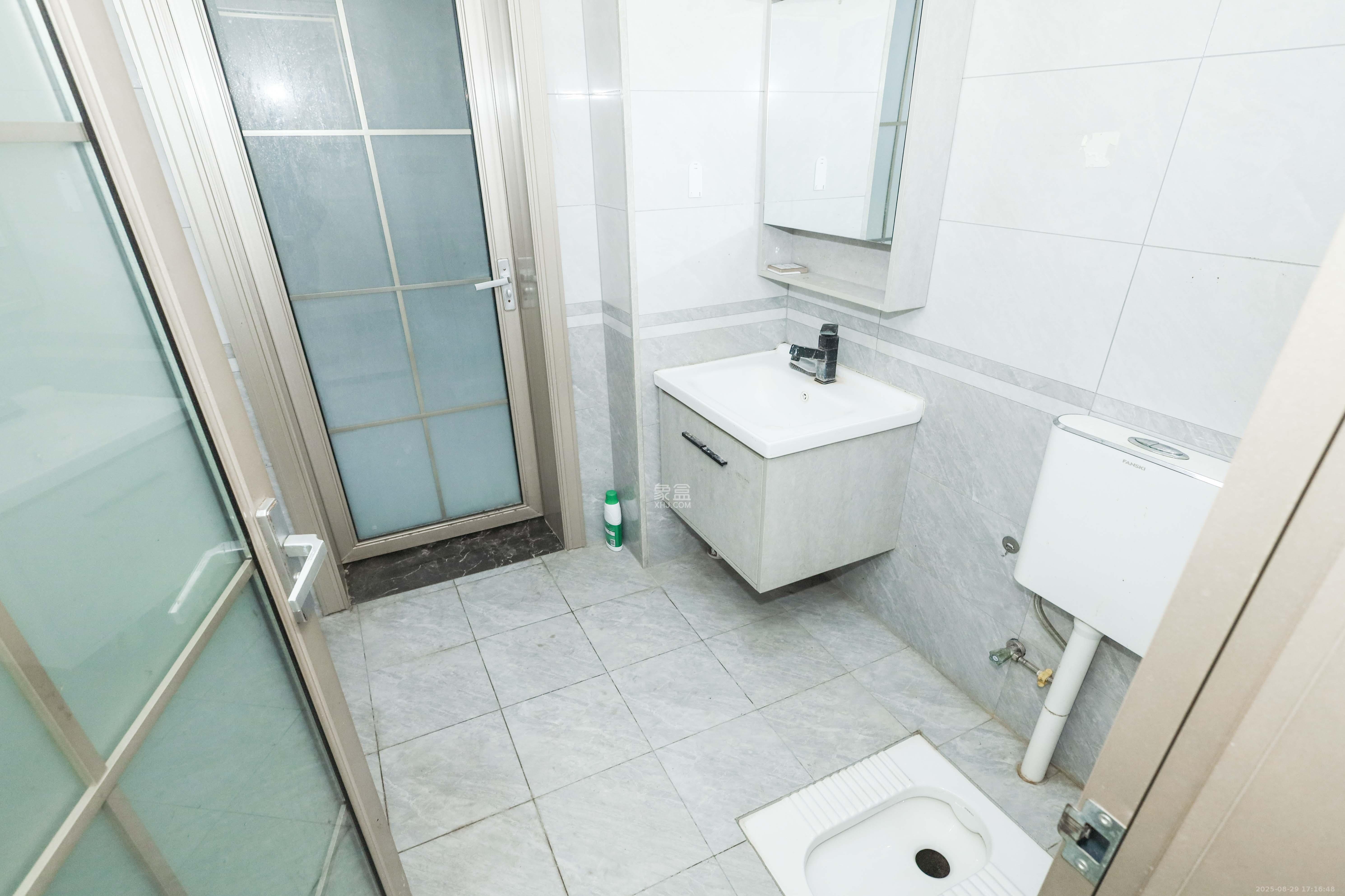 梅溪鑫苑名家  3室2厅1卫    95.0万卫生间