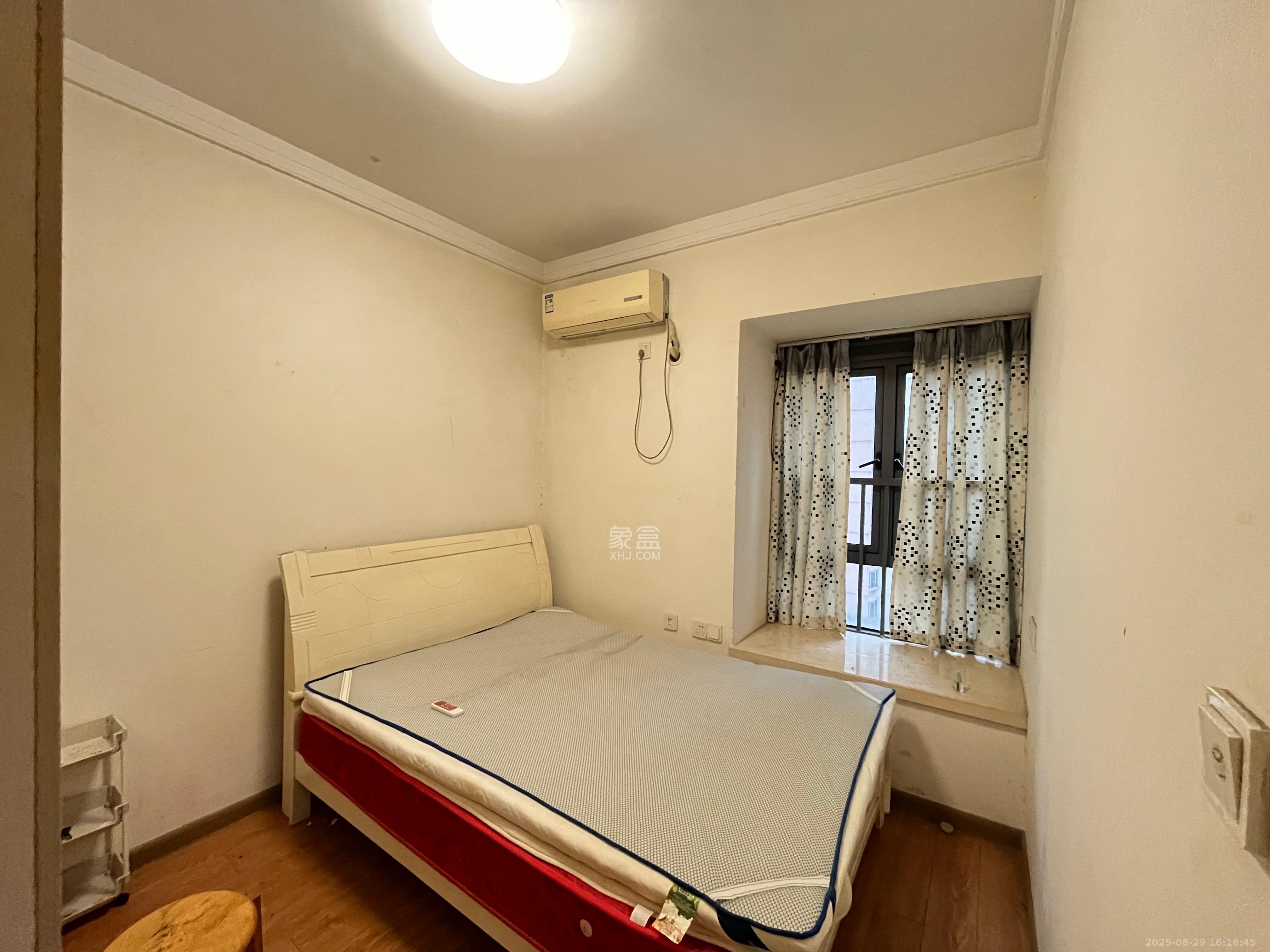 珠江花城三期锦鲤  2室2厅1卫    2200.0元/月 珠江花城三期锦鲤  2室2厅1卫    2200.0元/月室内图