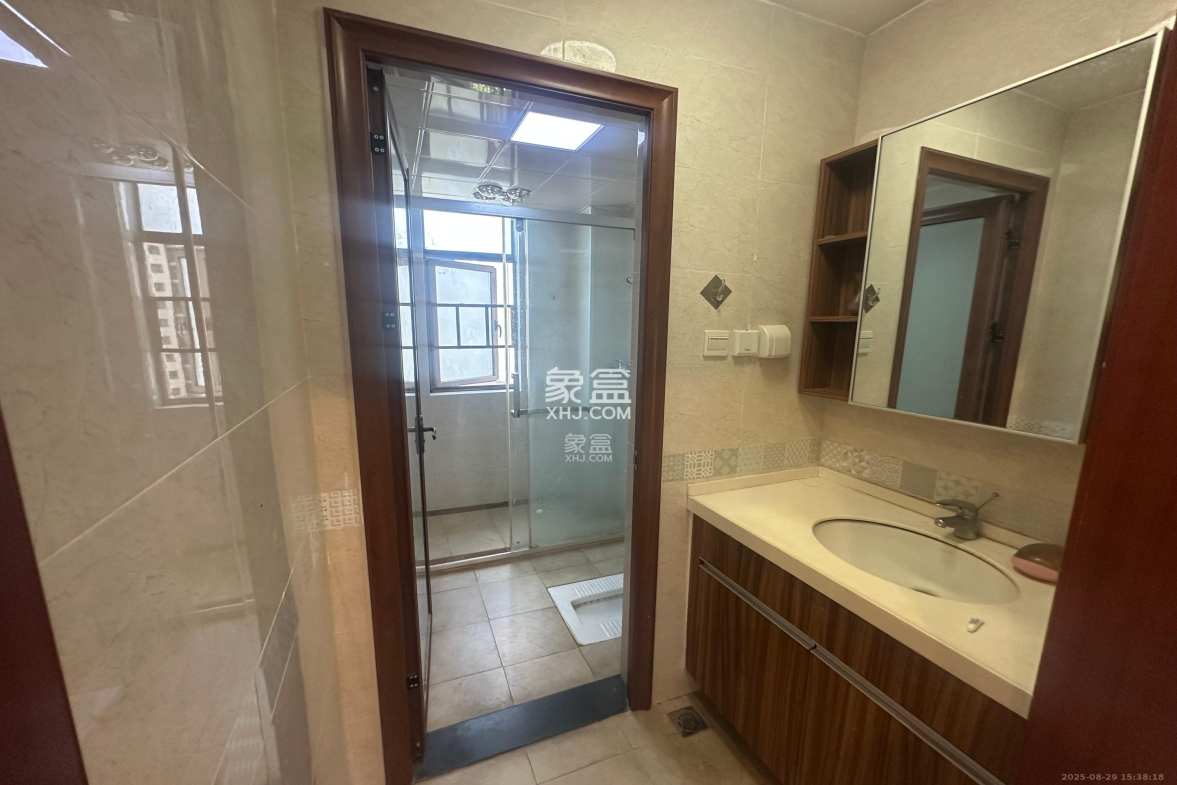 江山帝景哈佛  3室2厅2卫    2100.0元/月 江山帝景哈佛  3室2厅2卫    2100.0元/月室内图