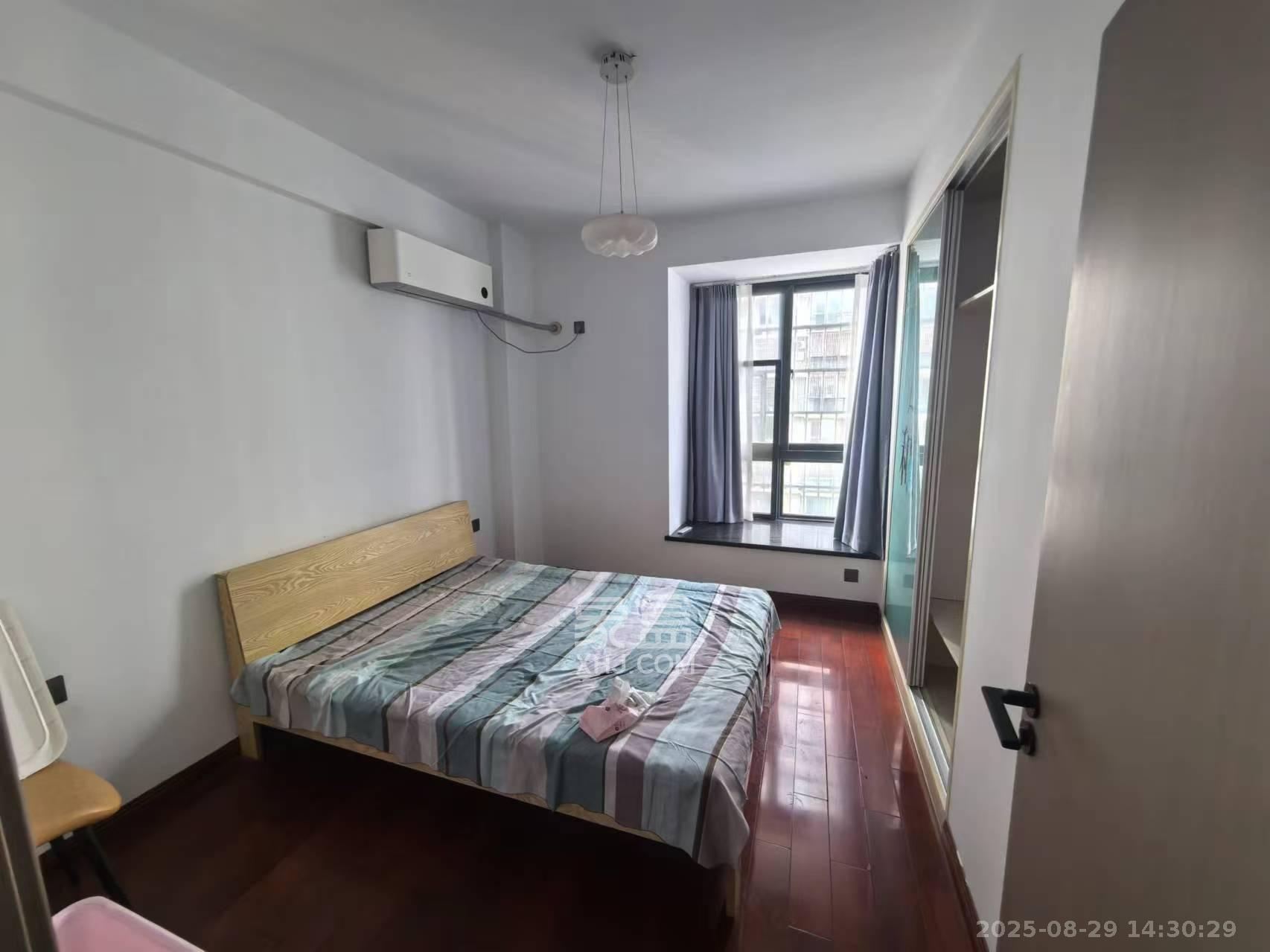 浏阳河畔家园  3室2厅2卫    3300.0元/月室内图