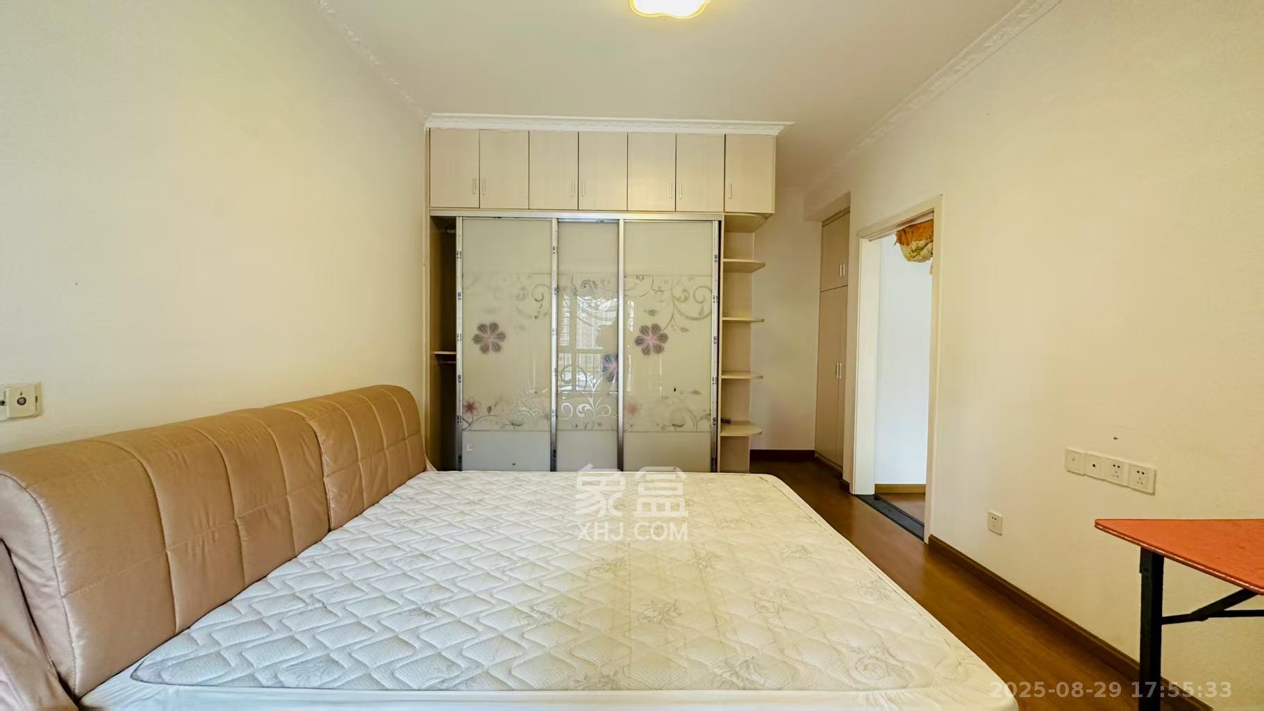 勤诚达新界 4室2厅1卫 2100.0元/月 勤诚达新界 4室2厅1卫 2100.0元/月室内图