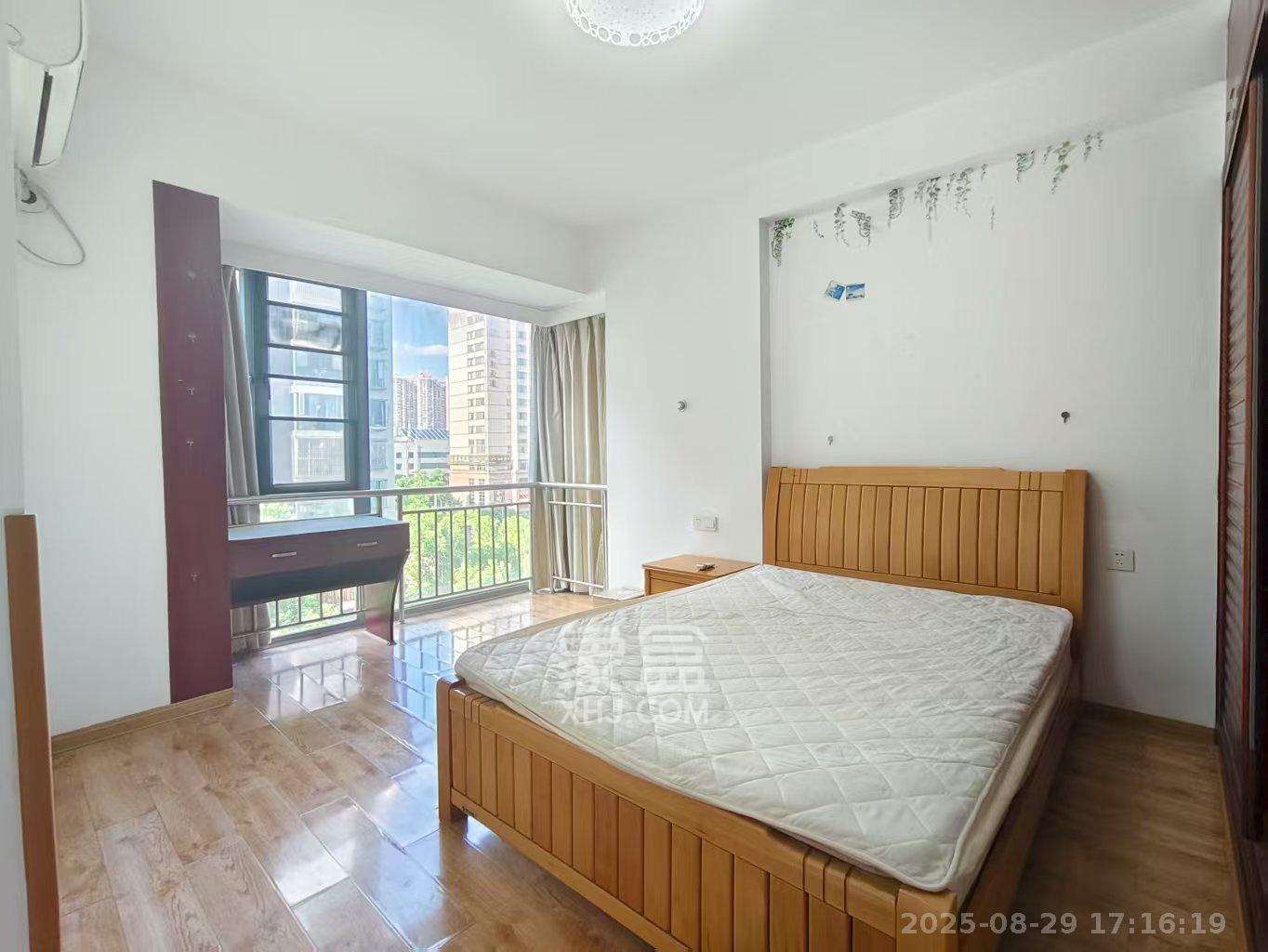 银港水晶城  3室2厅2卫   2800.00元/月室内图