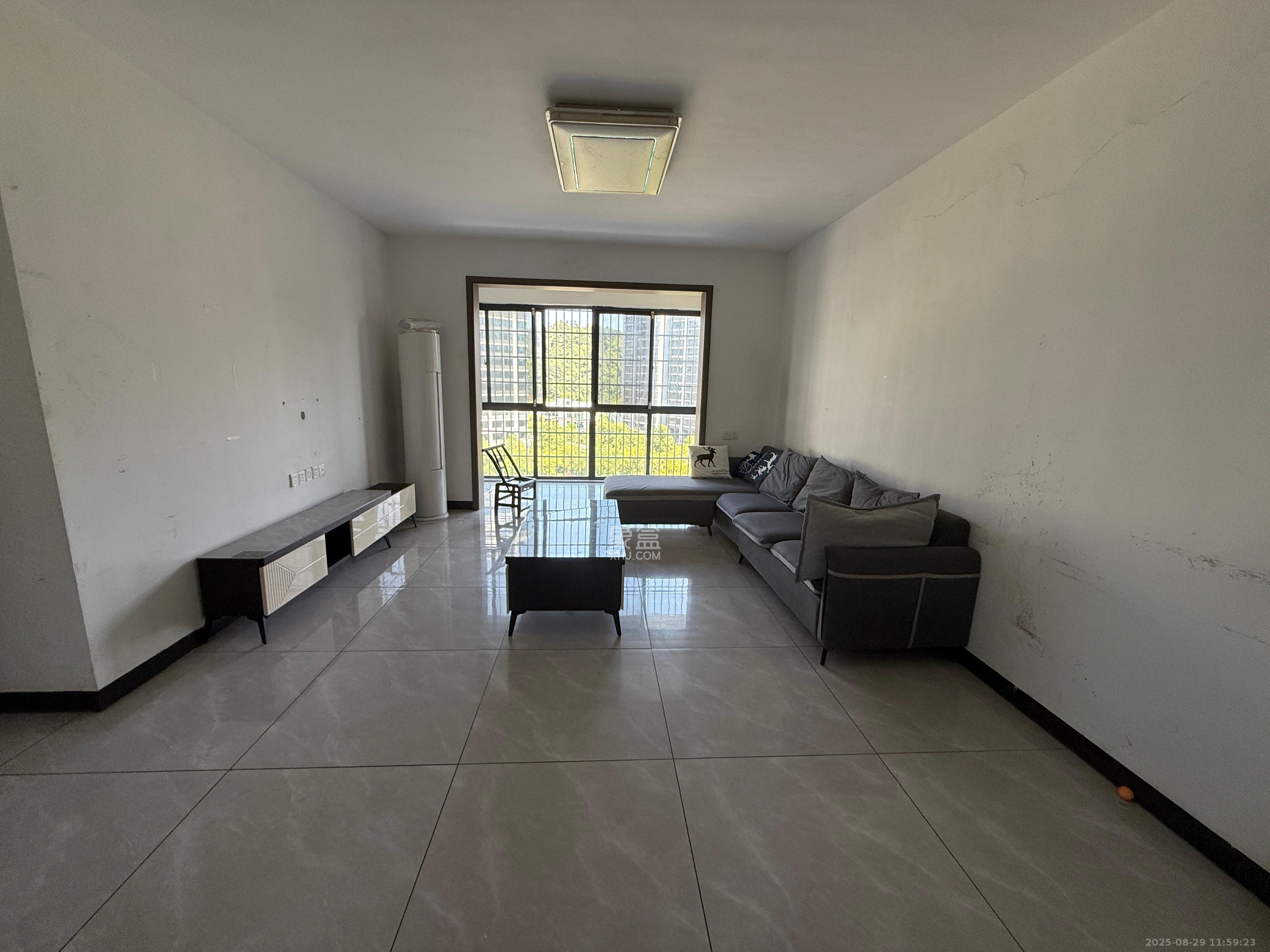 岳鞍阁小区 3室2厅2卫 2300.0元/月 岳鞍阁小区 3室2厅2卫 2300.0元/月室内图