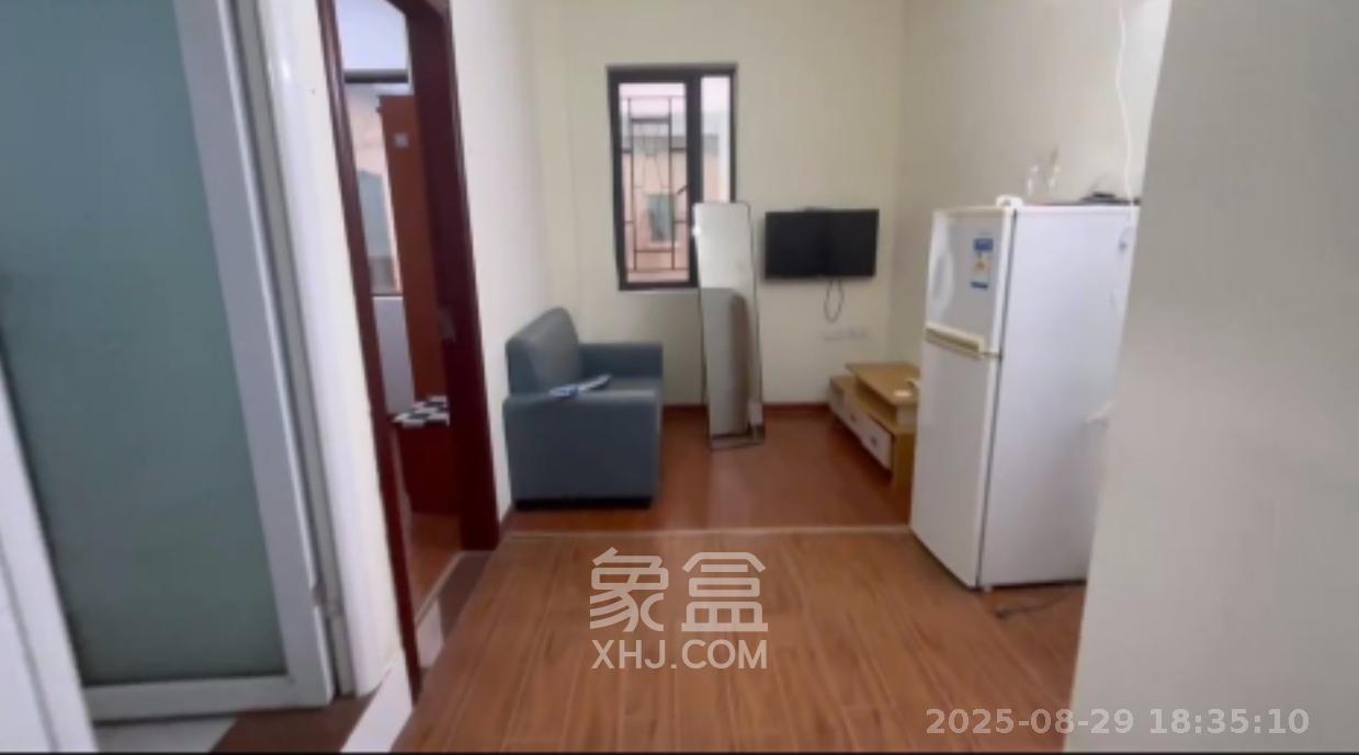 中南红领邦(红星嘉和苑)  1室1厅1卫    550.0元/月 中南红领邦(红星嘉和苑)  1室1厅1卫    550.0元/月室内图