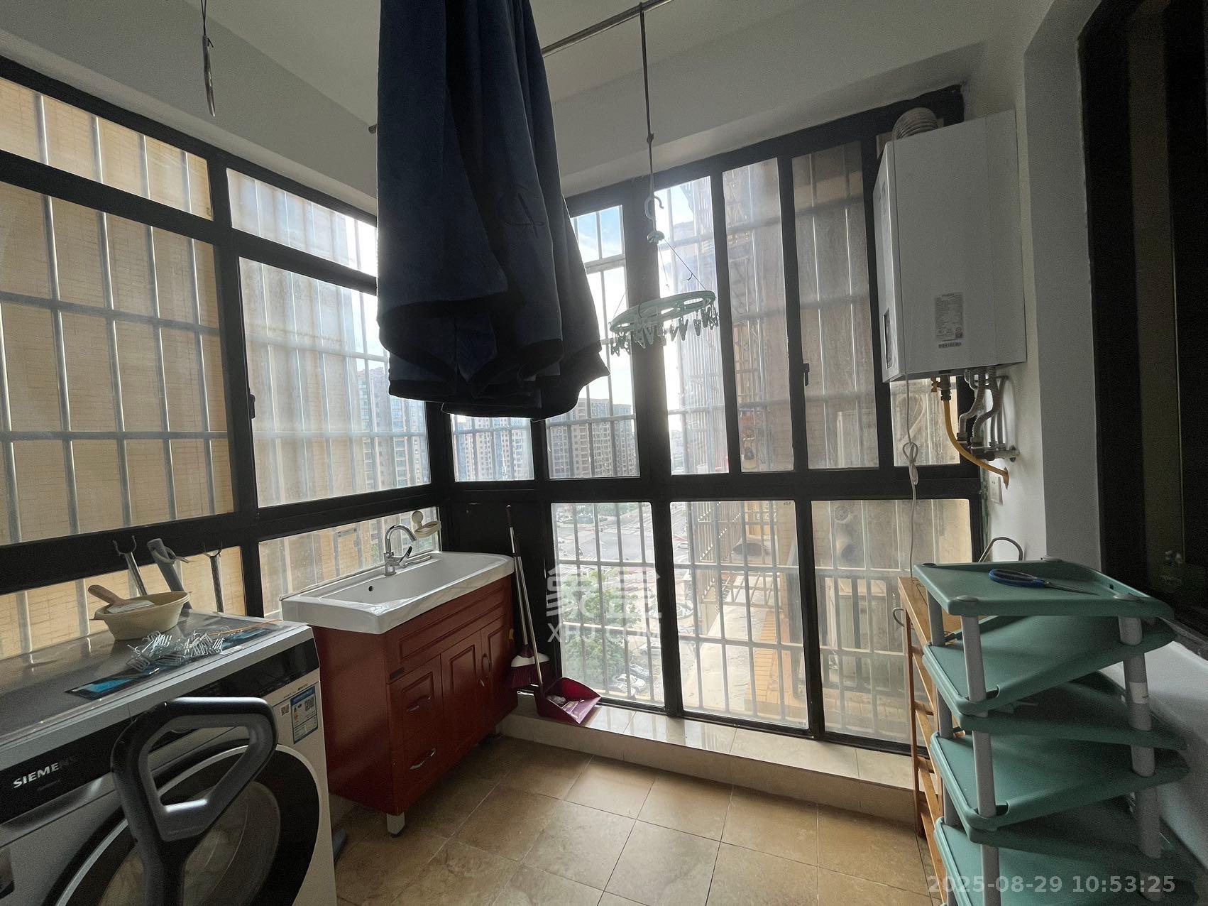 康斯丹郡(融程领秀佳园)  3室2厅1卫    2200.0元/月 康斯丹郡(融程领秀佳园)  3室2厅1卫    2200.0元/月室内图