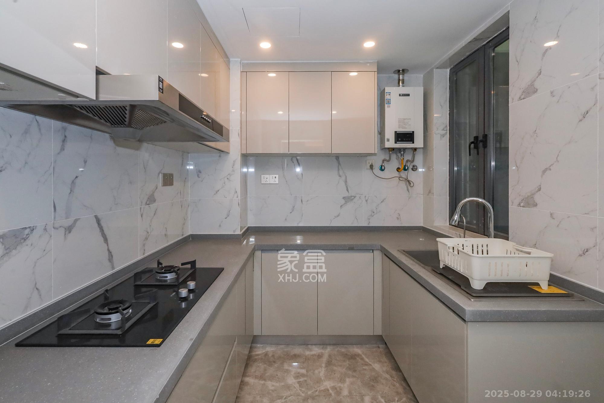 复地滨江金融中心  3室2厅2卫    183.1万厨房