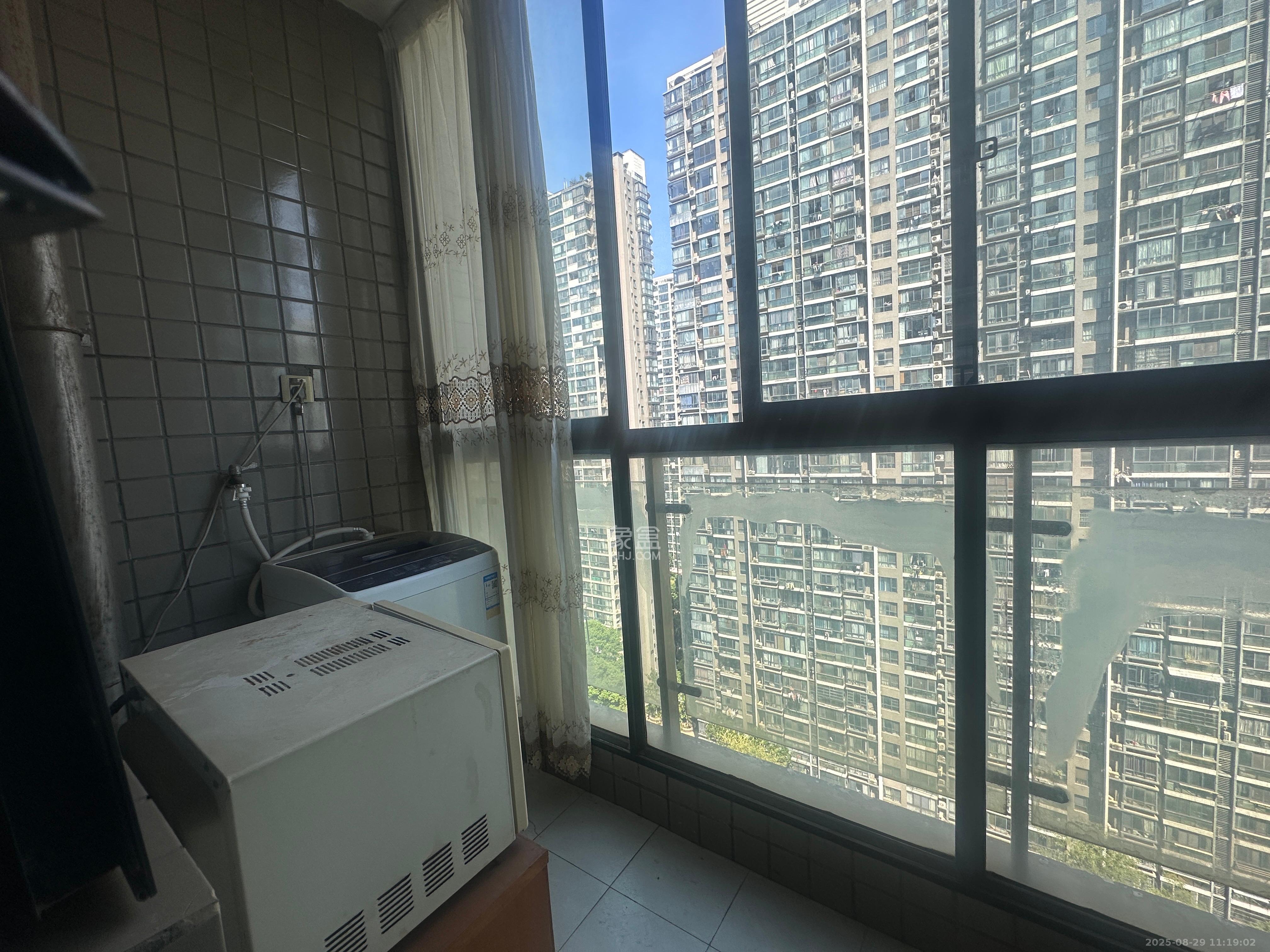湘江世纪城咏江苑  3室2厅2卫   2600.00元/月室内图