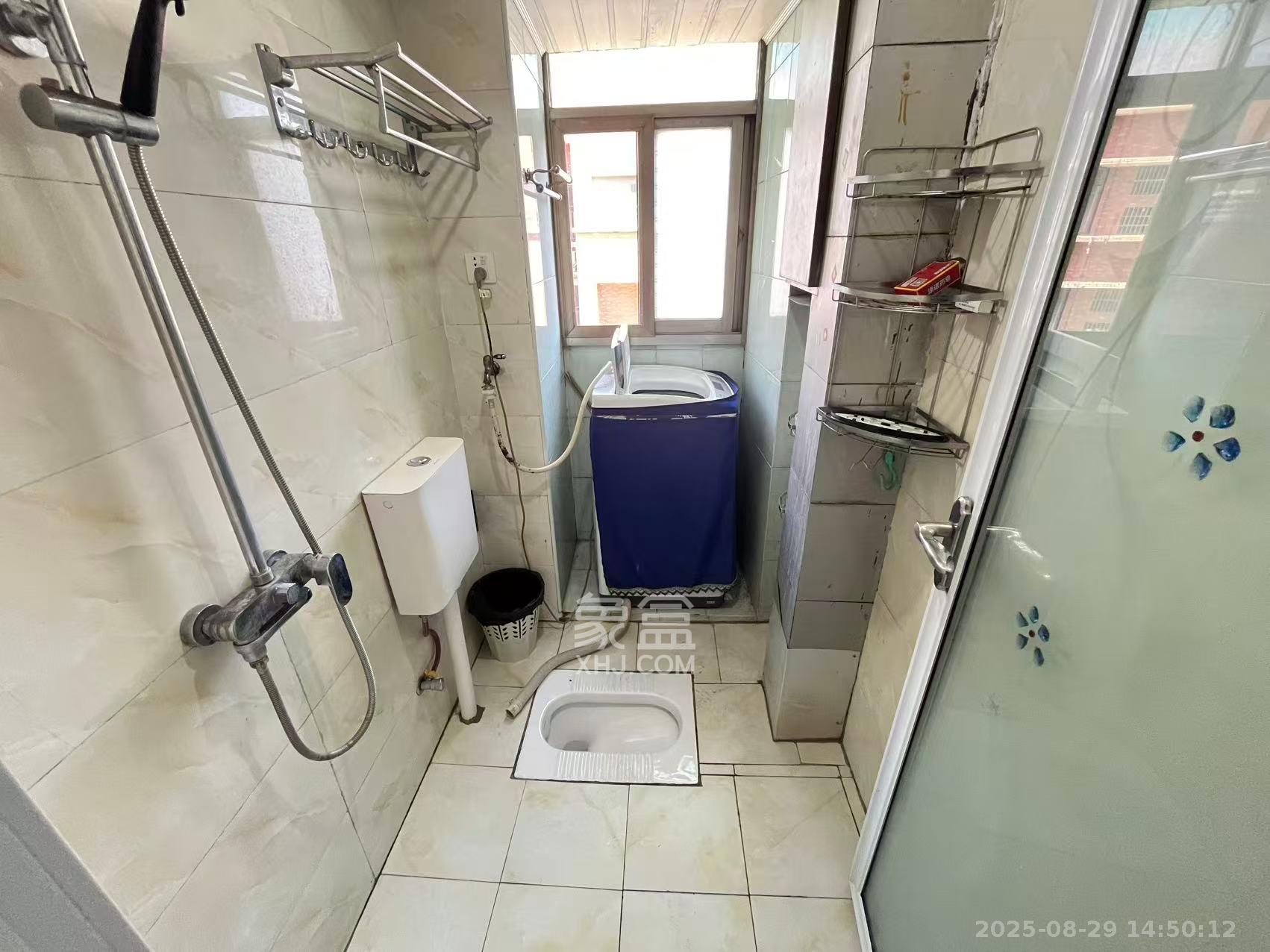 芙蓉区教育局学生校服服务部宿舍 2室2厅1卫 1500.0元/月 芙蓉区教育局学生校服服务部宿舍 2室2厅1卫 1500.0元/月室内图