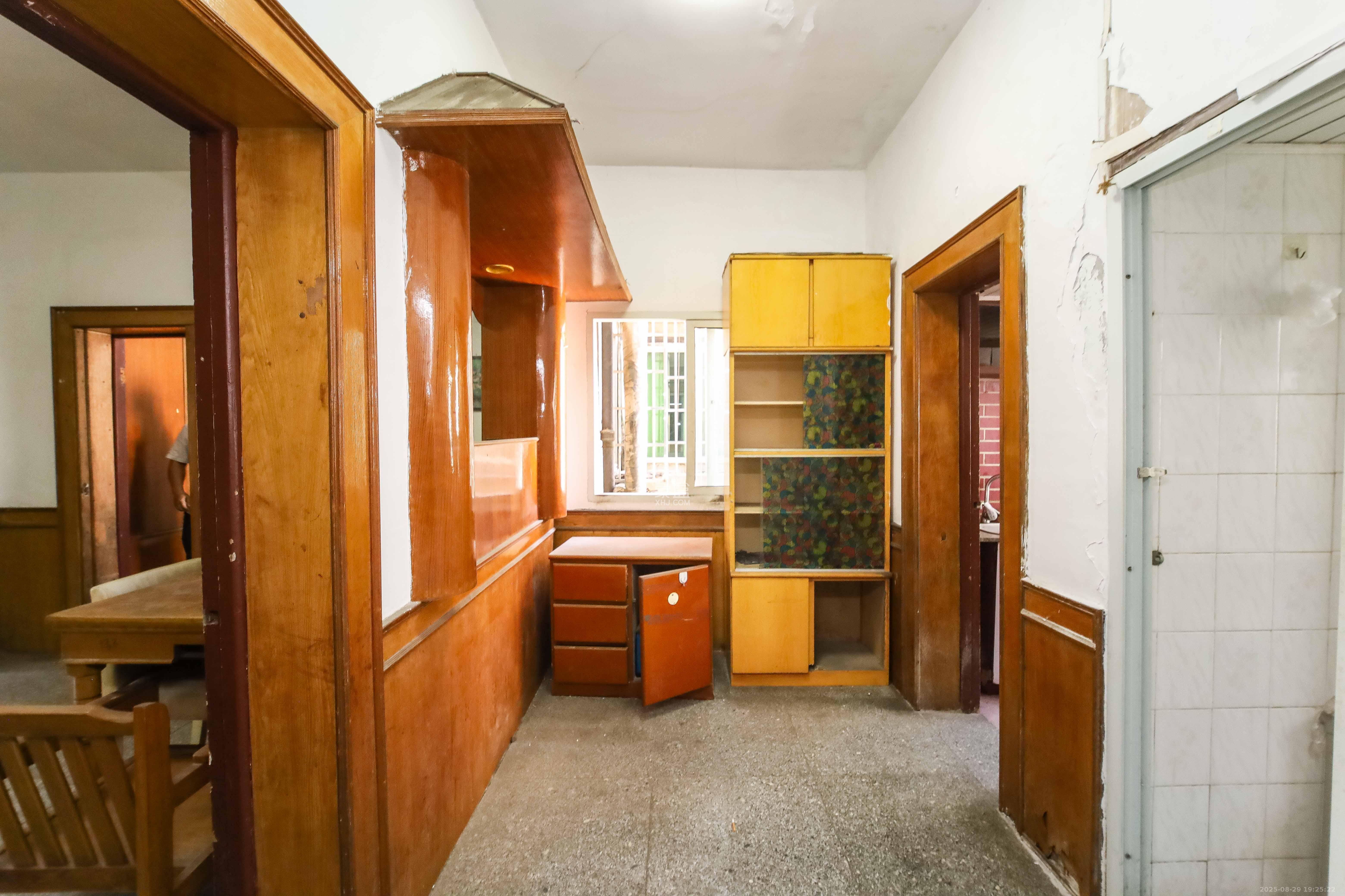 省进出口公司宿舍  3室2厅1卫    37.5万其他