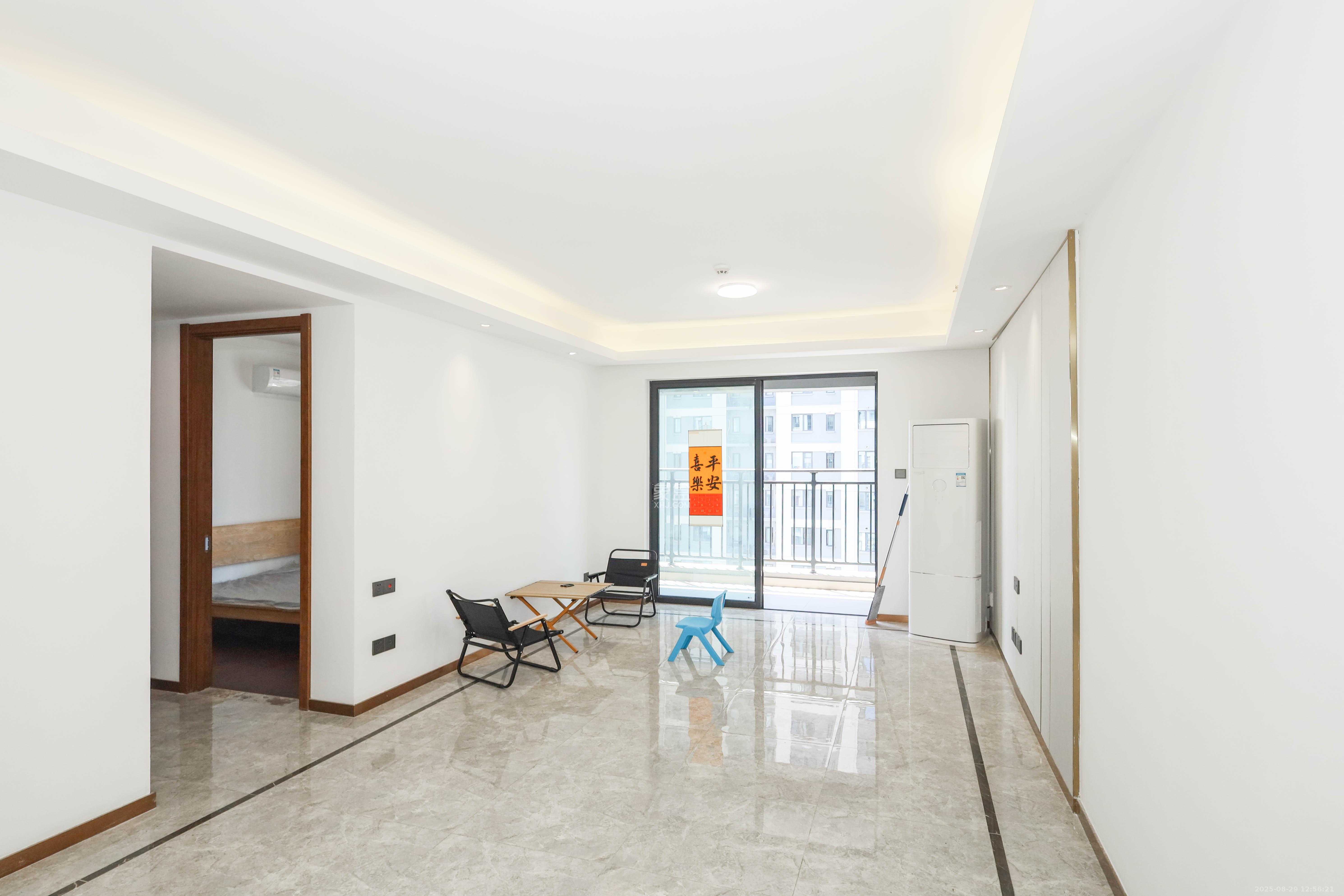 梅溪悦章  3室2厅2卫    145.0万客厅