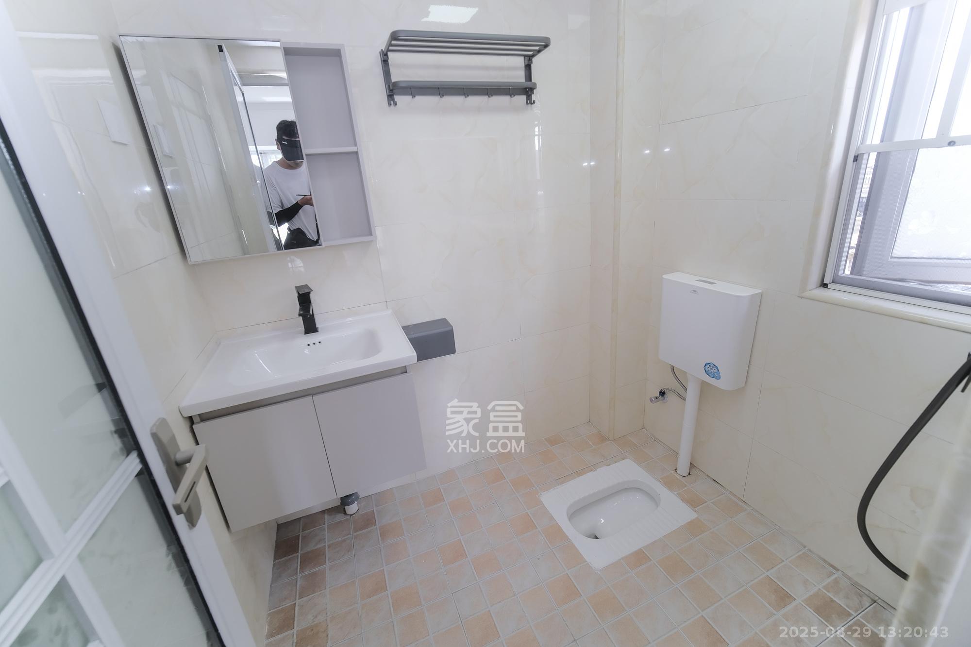 荣盛花语城 4室2厅2卫 98.8万 荣盛花语城 4室2厅2卫 98.8万卫生间