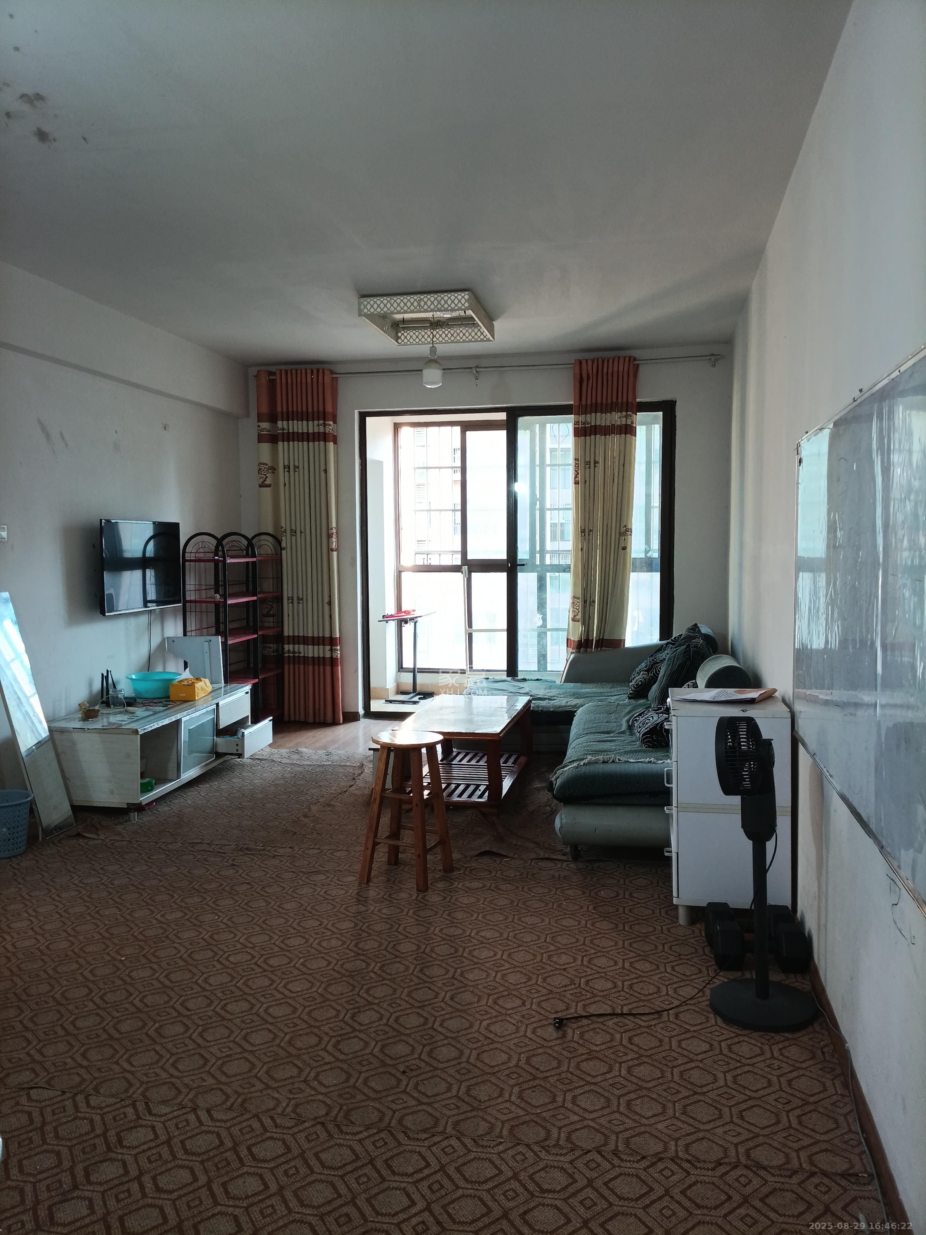 华润凤凰城三期  2室2厅1卫    1400.0元/月 华润凤凰城三期  2室2厅1卫    1400.0元/月室内图