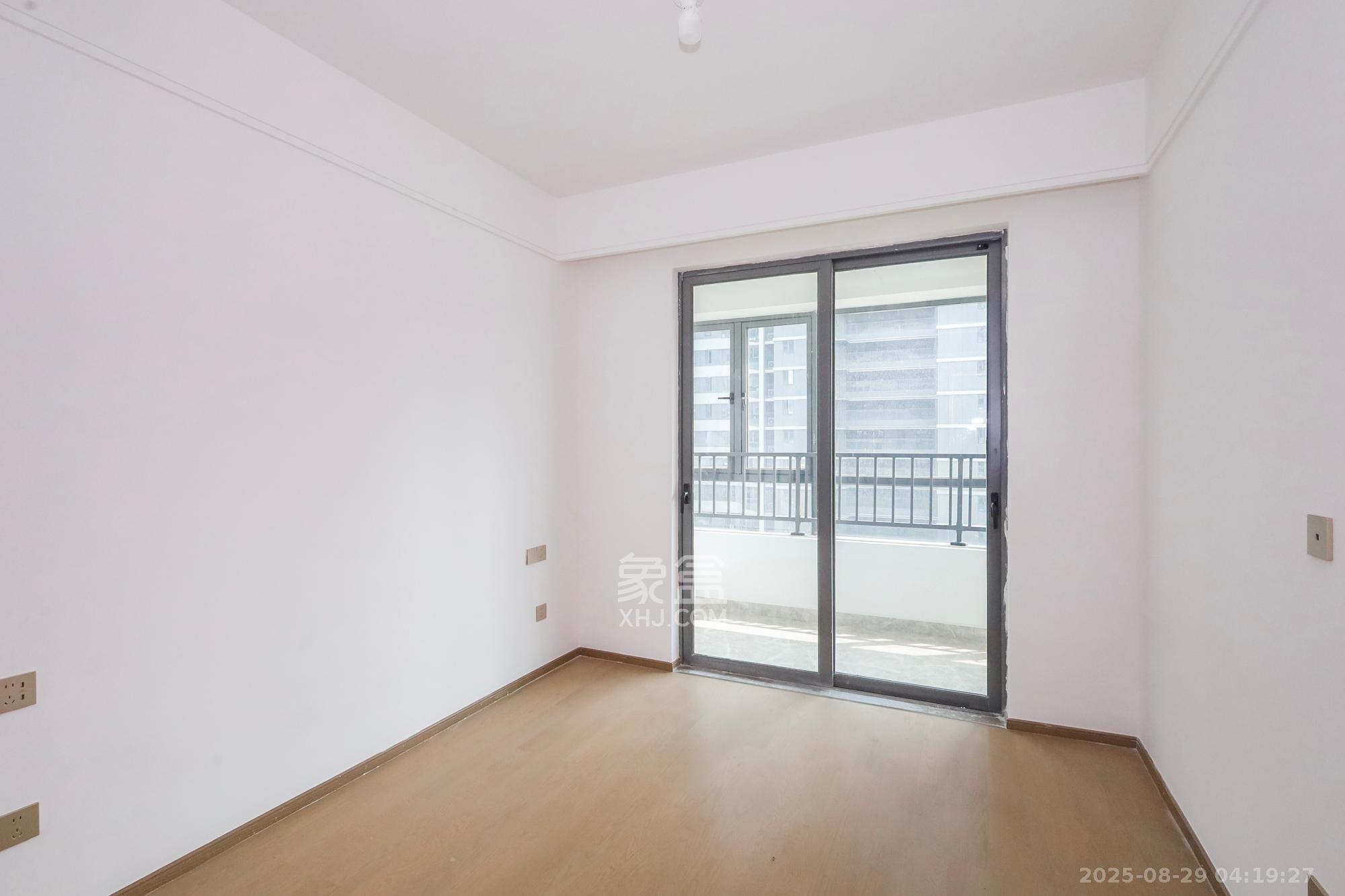 复地滨江金融中心  3室2厅2卫    183.1万卧室